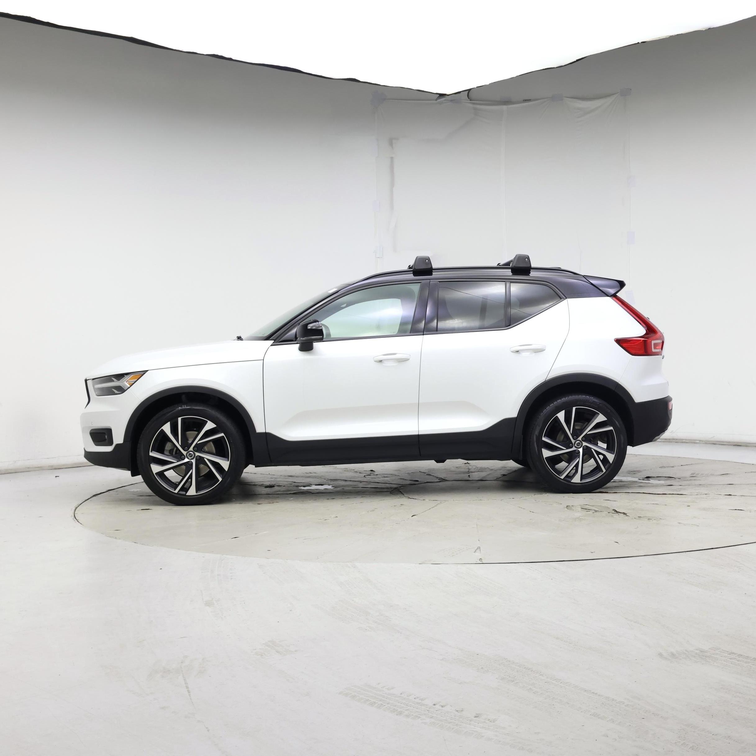 Thumbnail: 2020 Volvo XC40 - 3