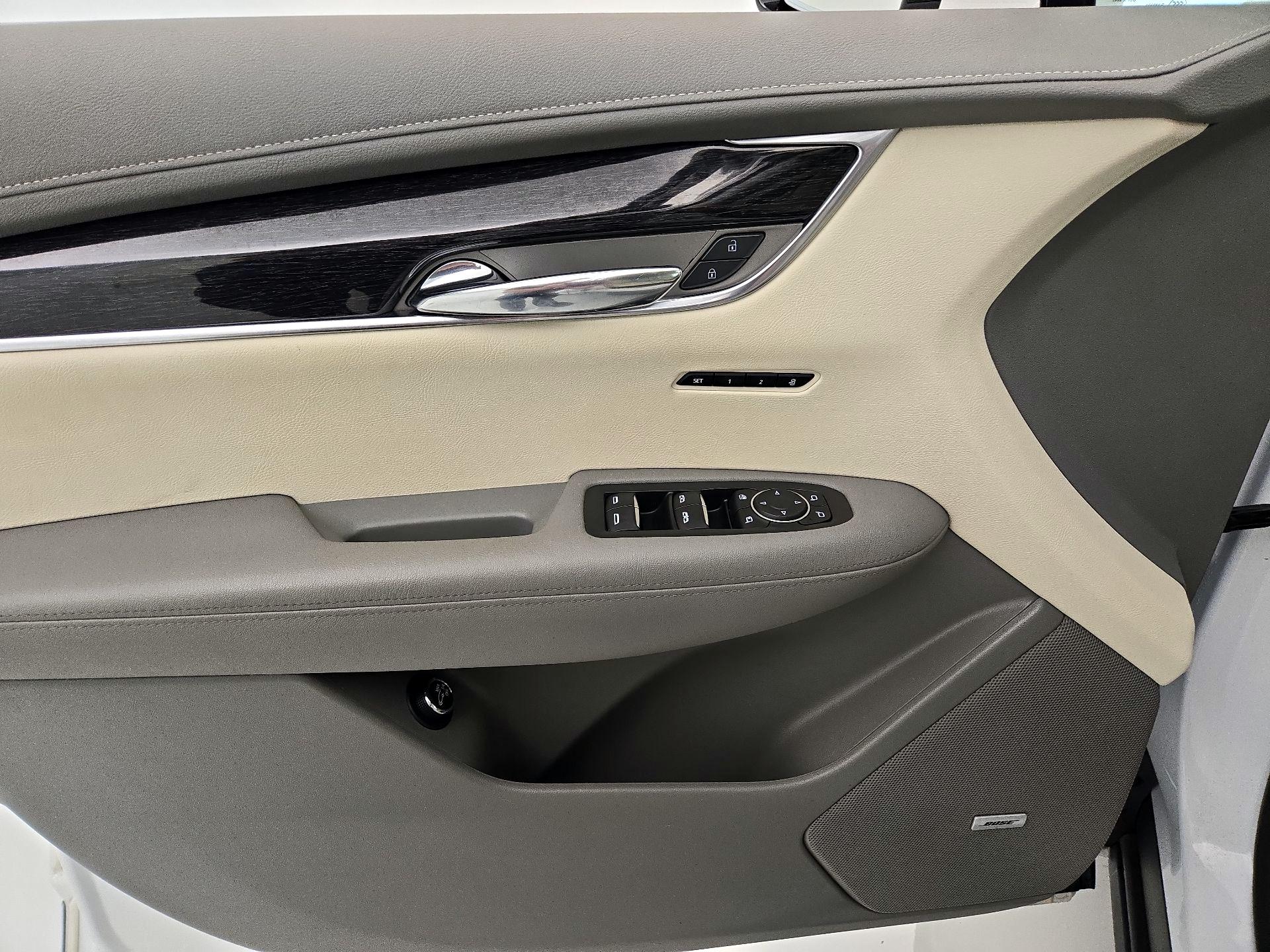 Thumbnail: 2021 Cadillac XT6 - 12