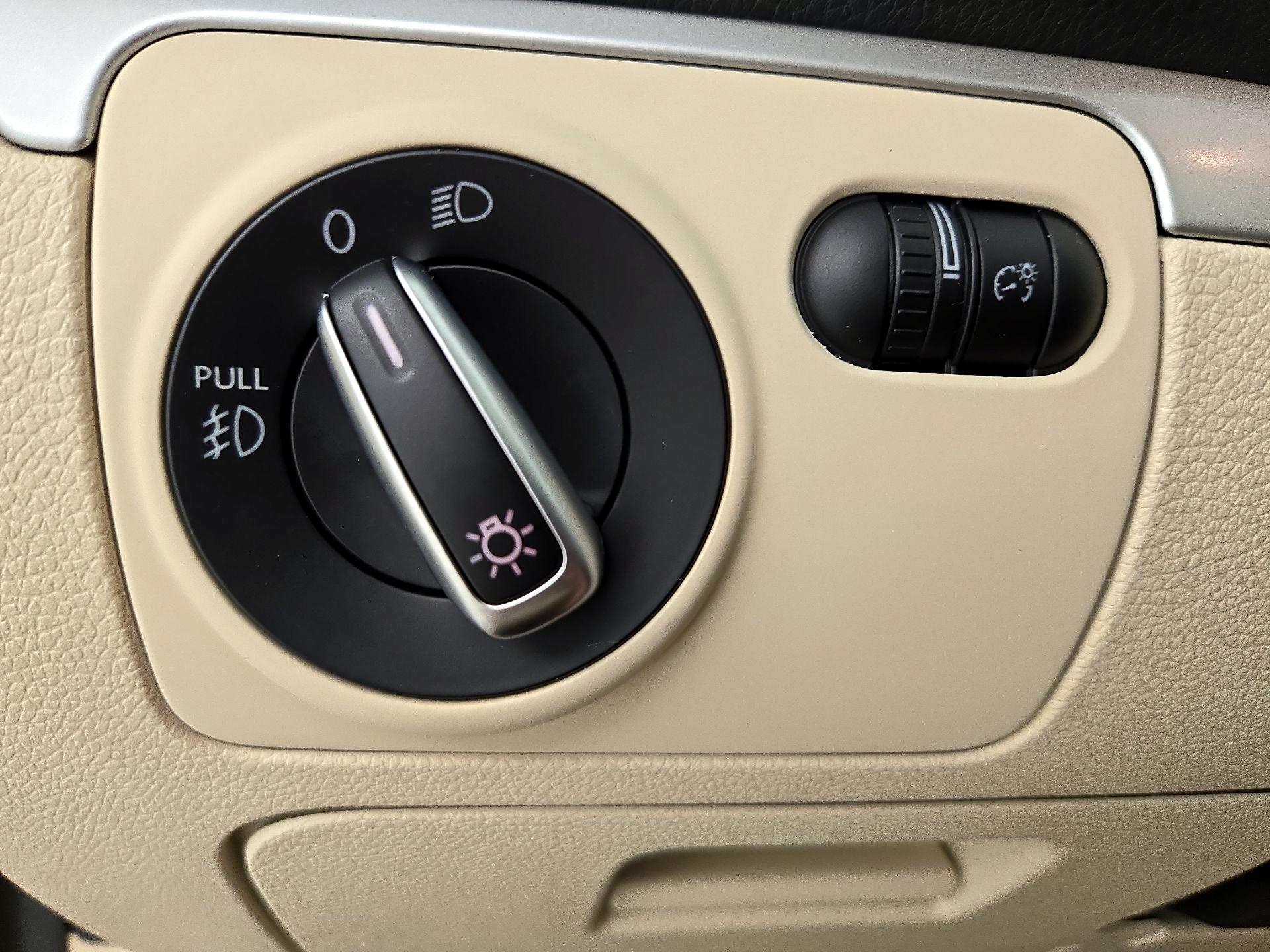 Thumbnail: 2016 Volkswagen Eos - 13