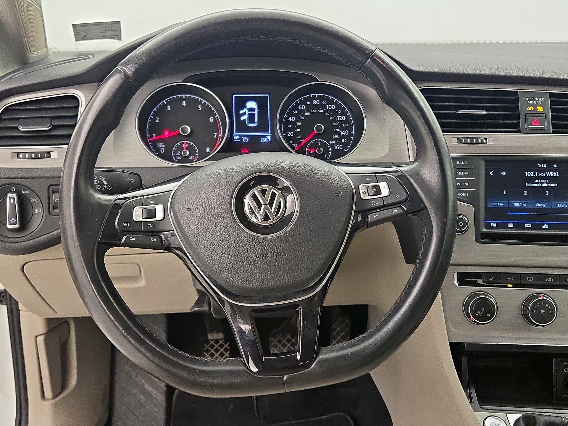 Thumbnail: 2017 Volkswagen Golf - 10