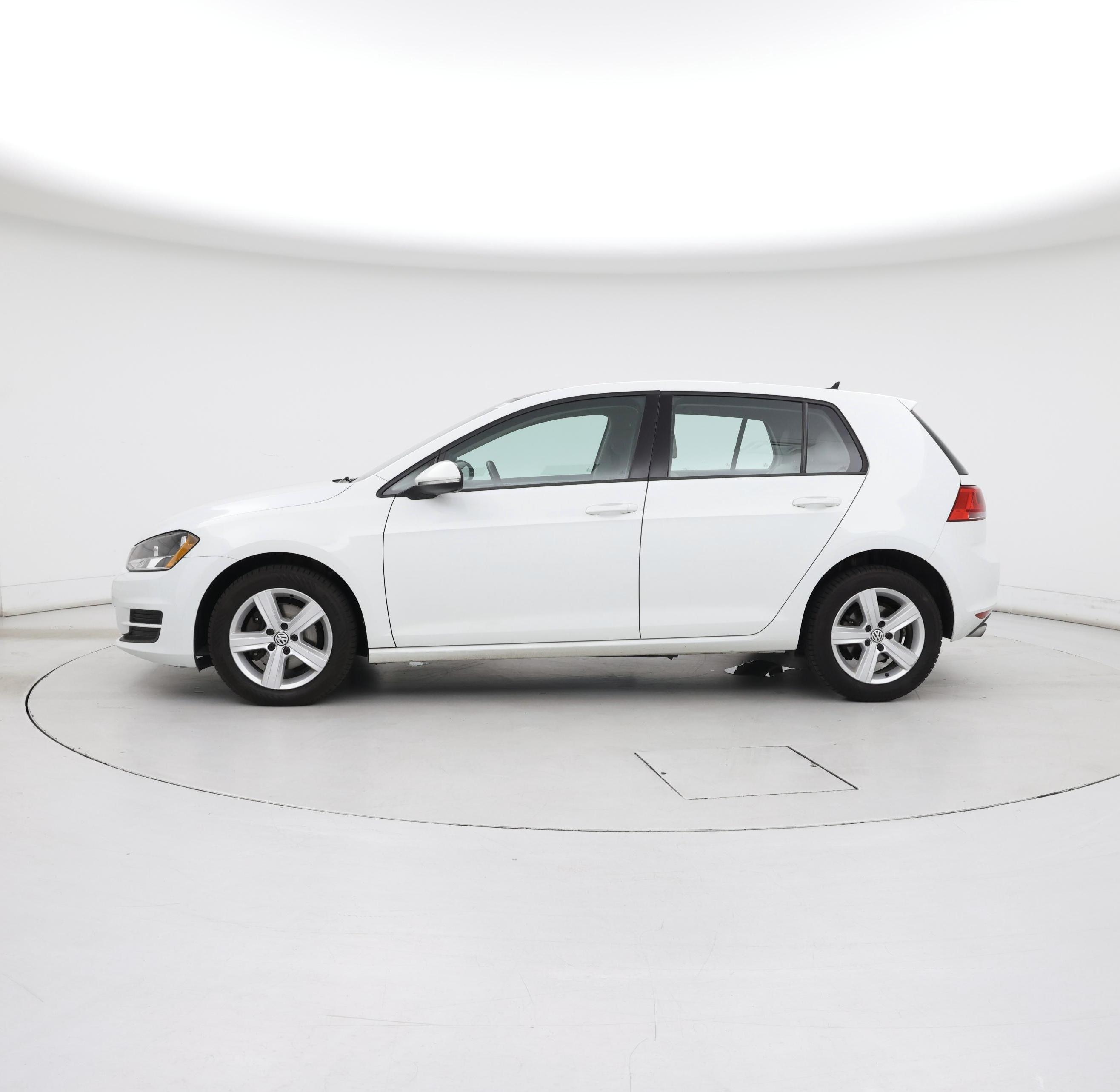 Thumbnail: 2017 Volkswagen Golf - 3