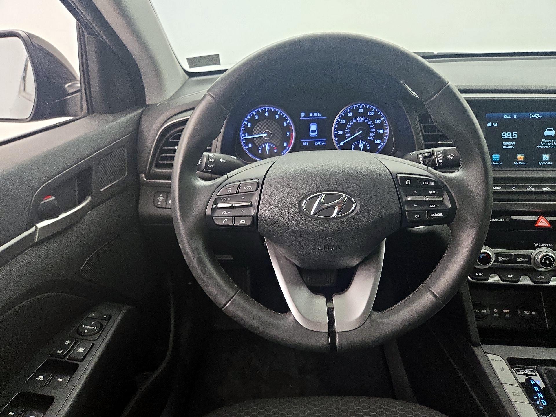 Thumbnail: 2019 Hyundai Elantra - 10
