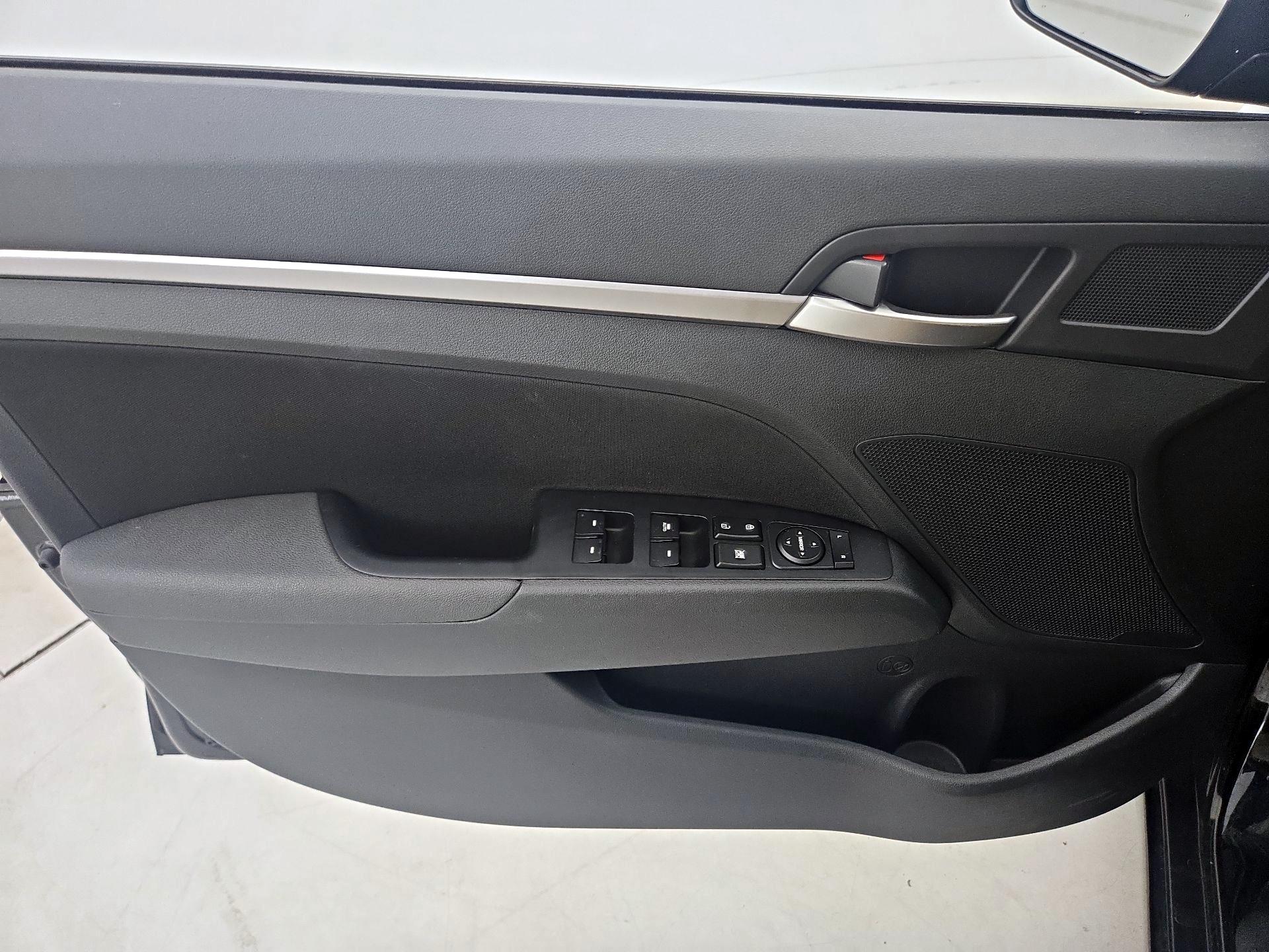 Thumbnail: 2019 Hyundai Elantra - 12