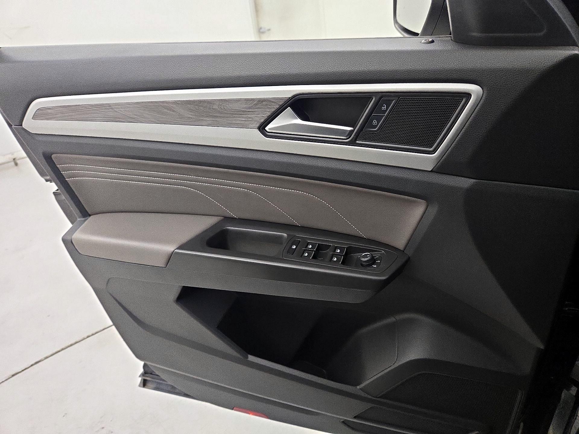 Thumbnail: 2022 Volkswagen Atlas - 12