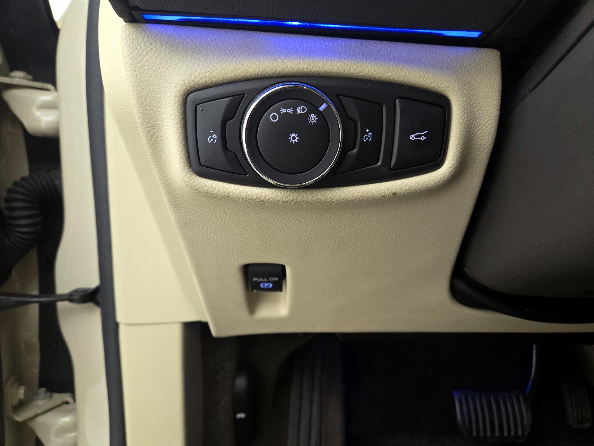 Thumbnail: 2015 Lincoln MKZ - 13