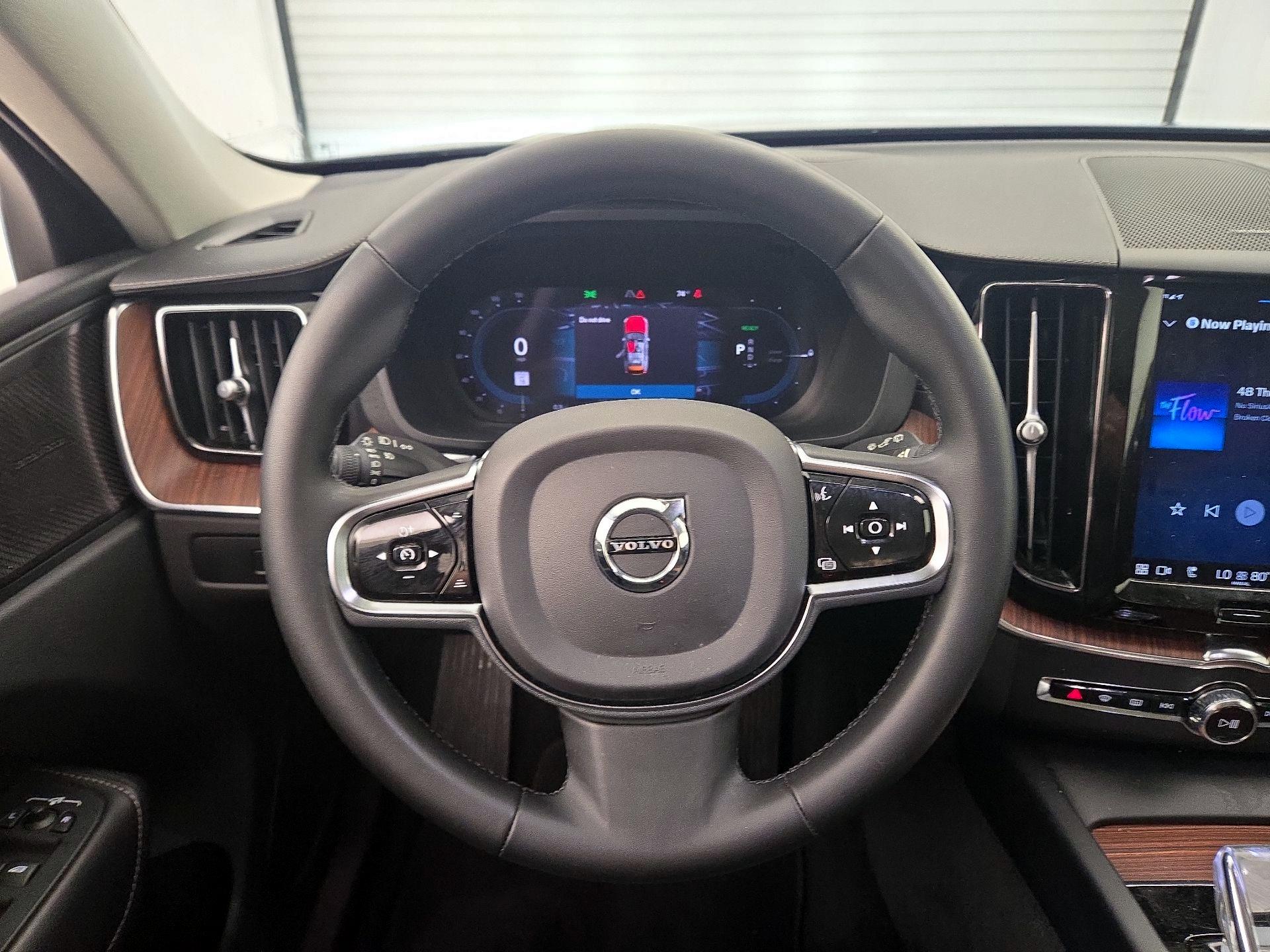 Thumbnail: 2023 Volvo XC60 - 10