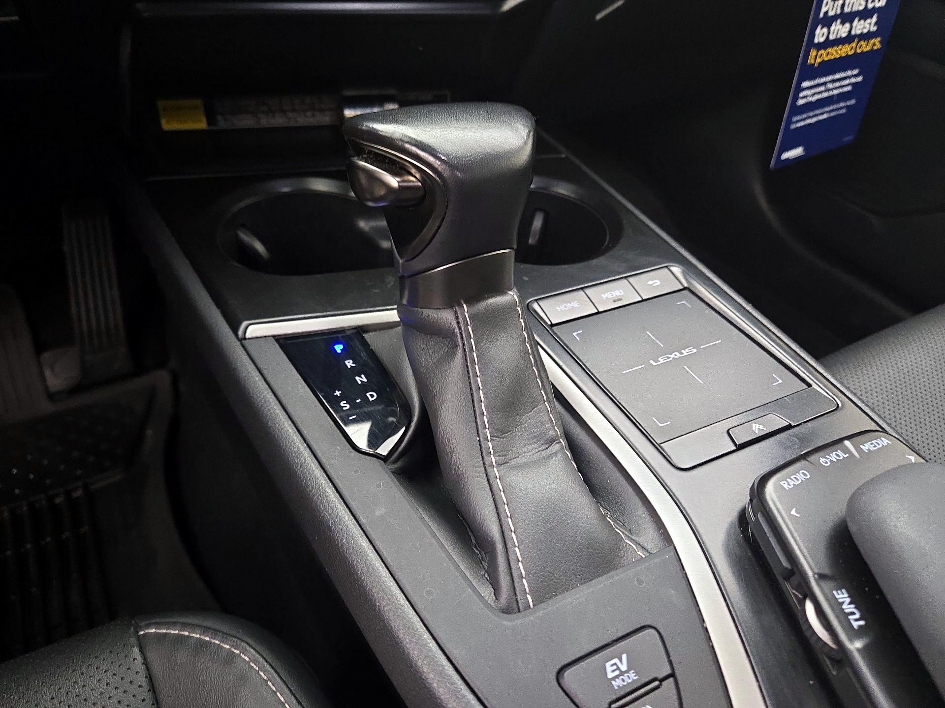 Thumbnail: 2020 Lexus UX - 17