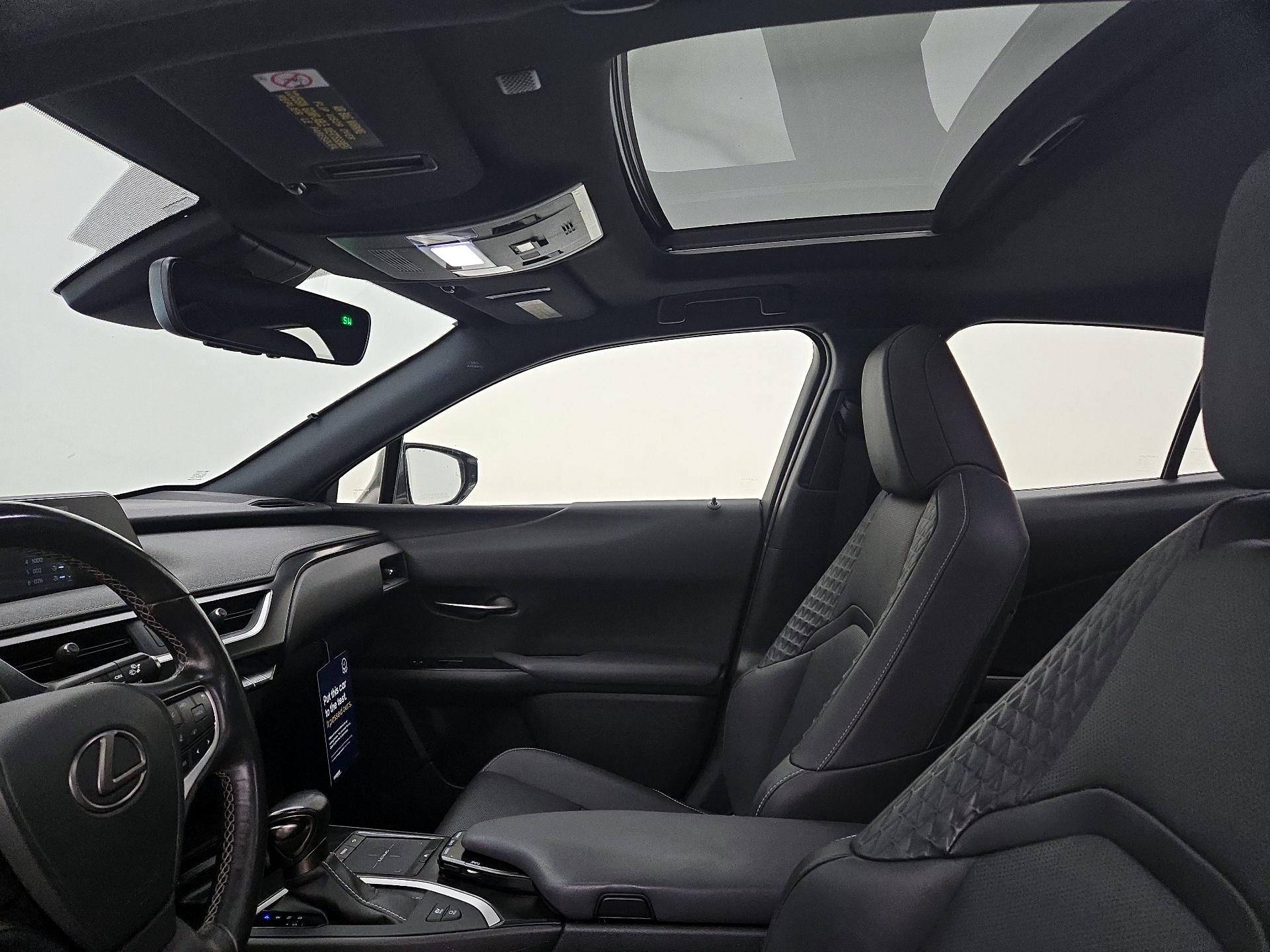 Thumbnail: 2020 Lexus UX - 18