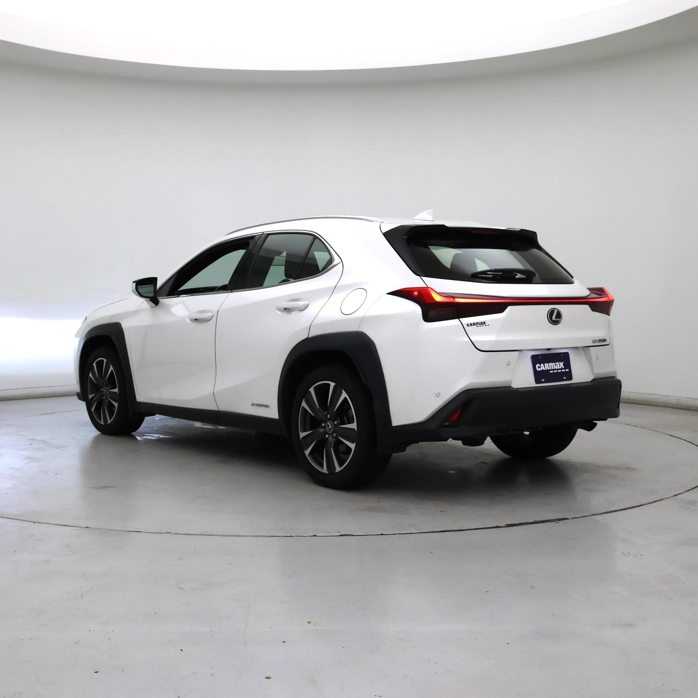 Thumbnail: 2020 Lexus UX - 2