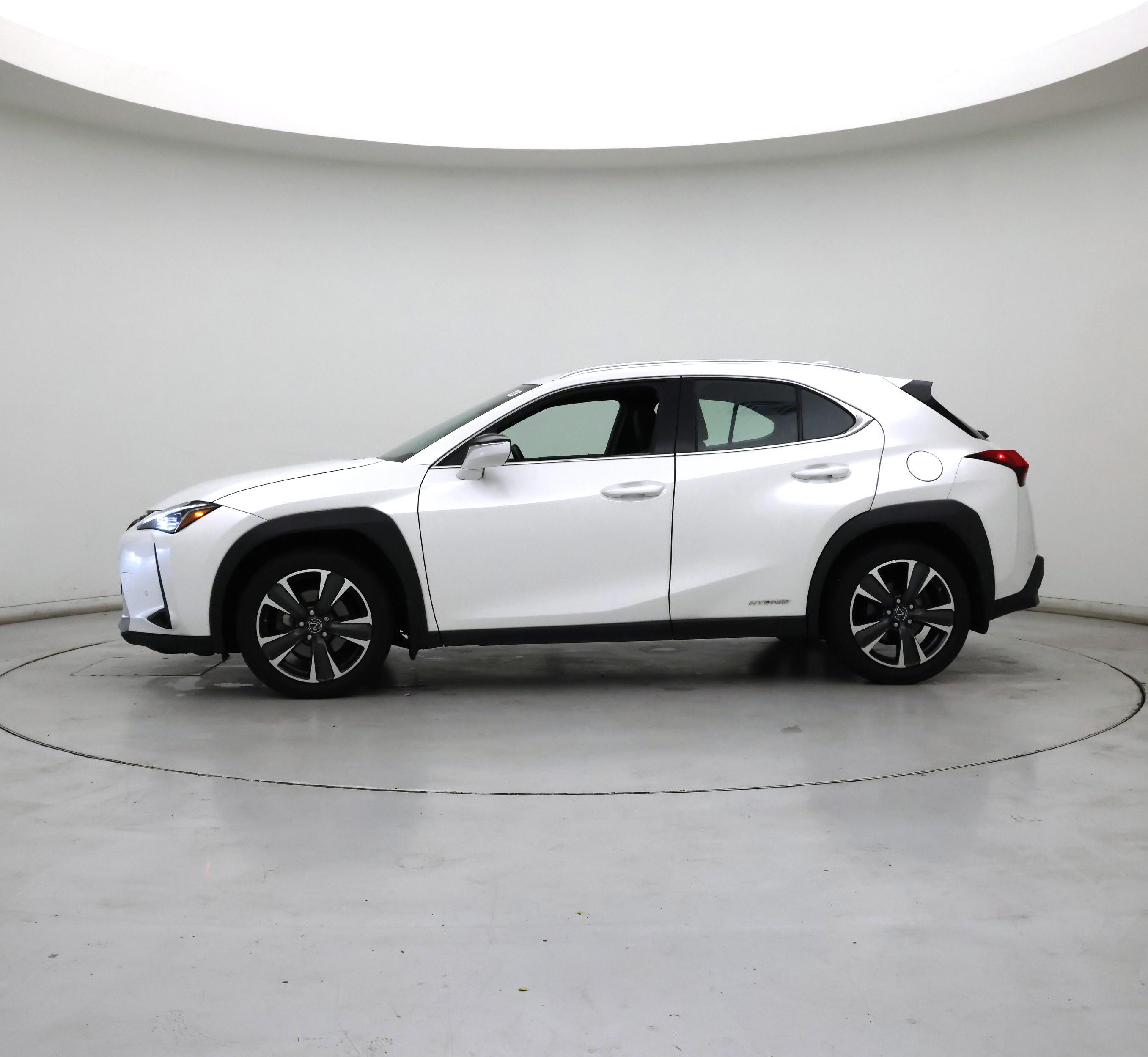 Thumbnail: 2020 Lexus UX - 3
