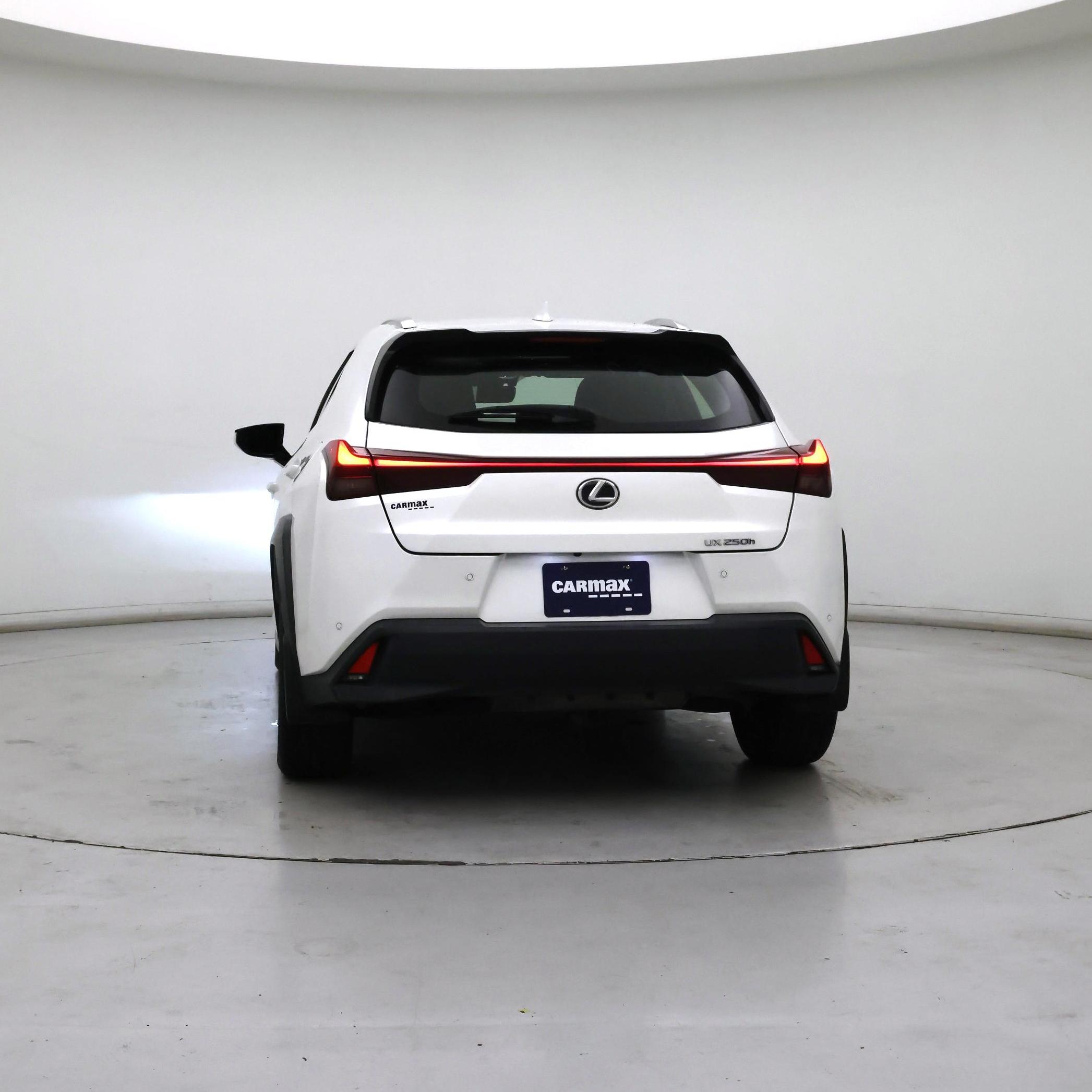 Thumbnail: 2020 Lexus UX - 6