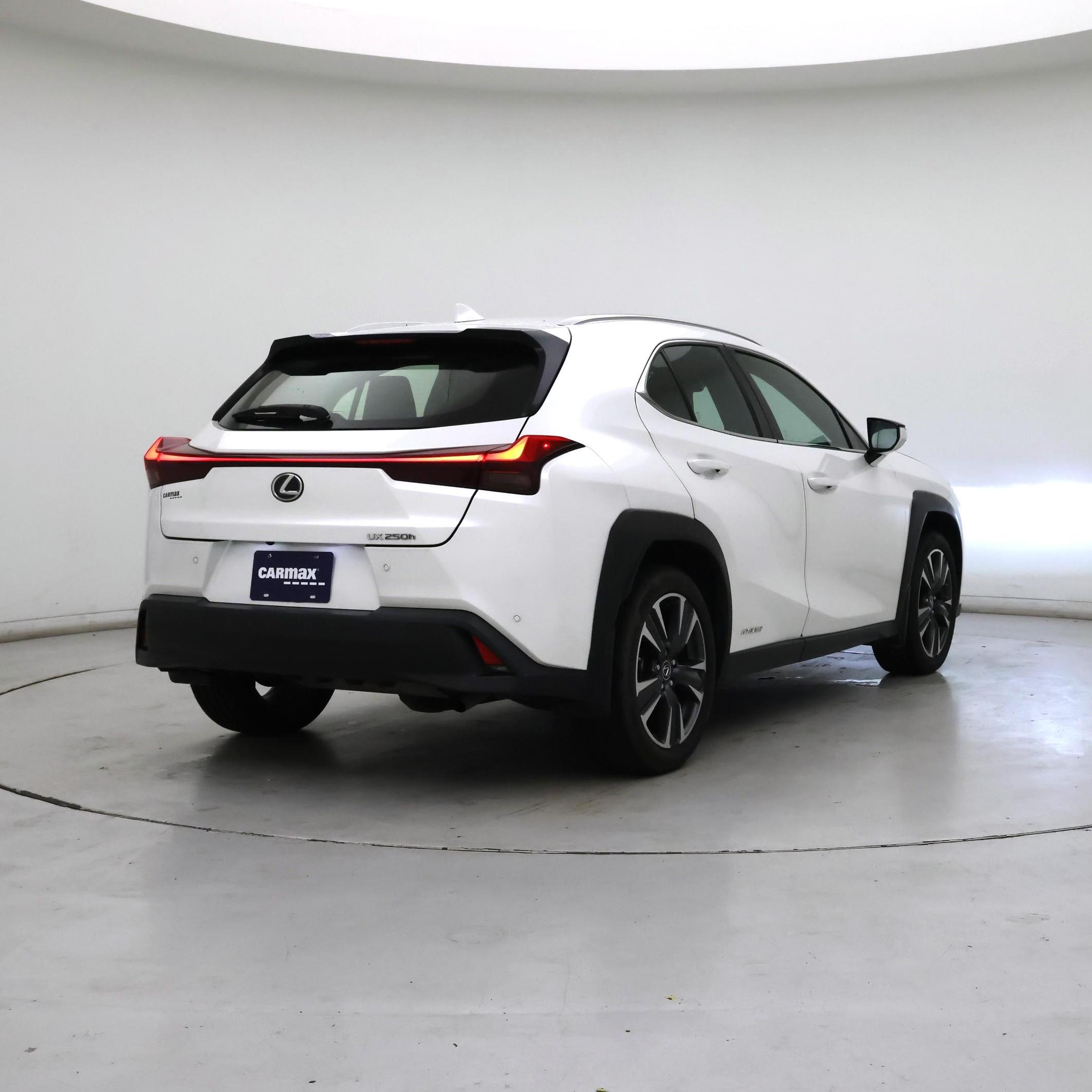 Thumbnail: 2020 Lexus UX - 8