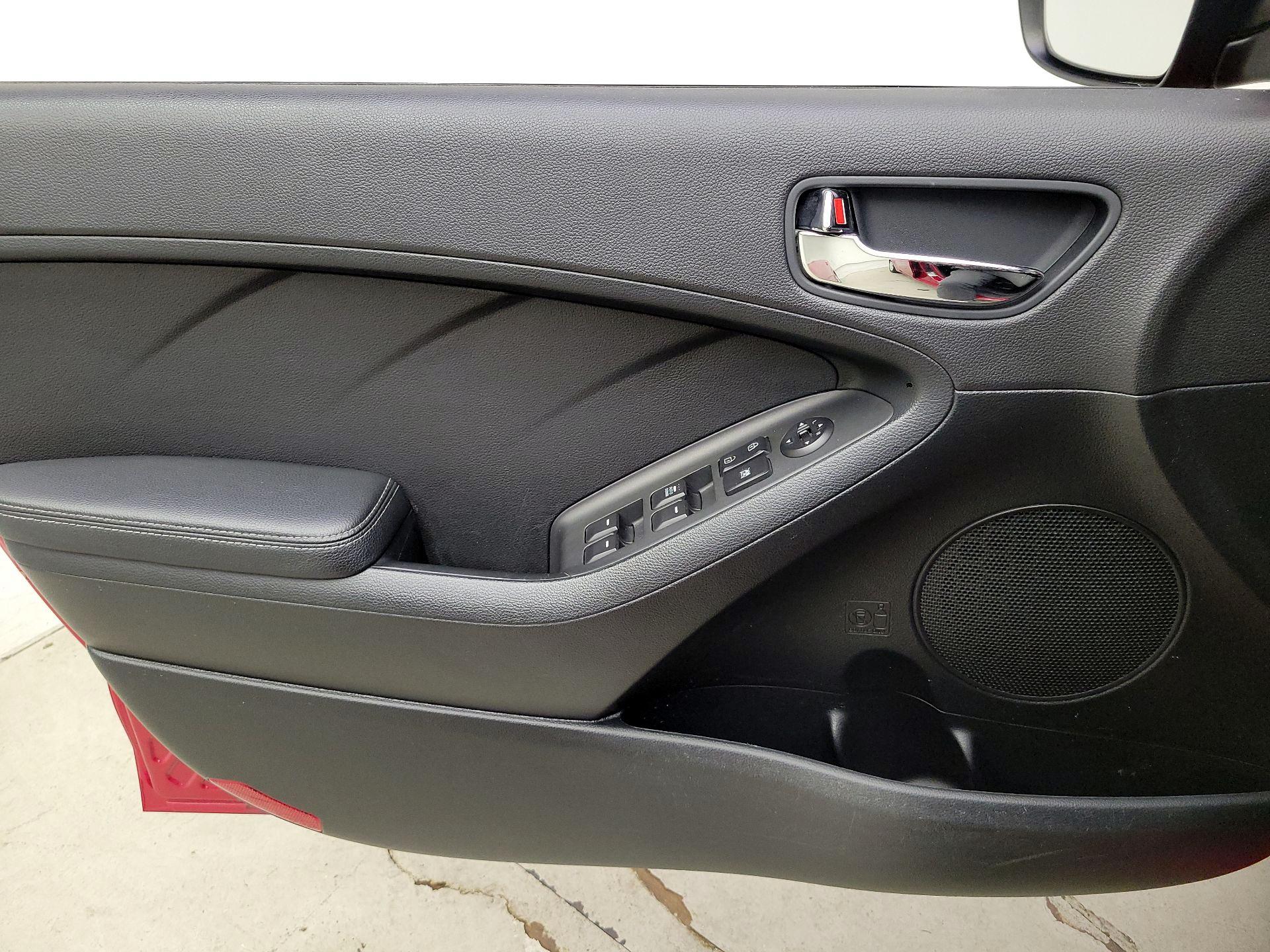 Thumbnail: 2015 Kia Forte - 12