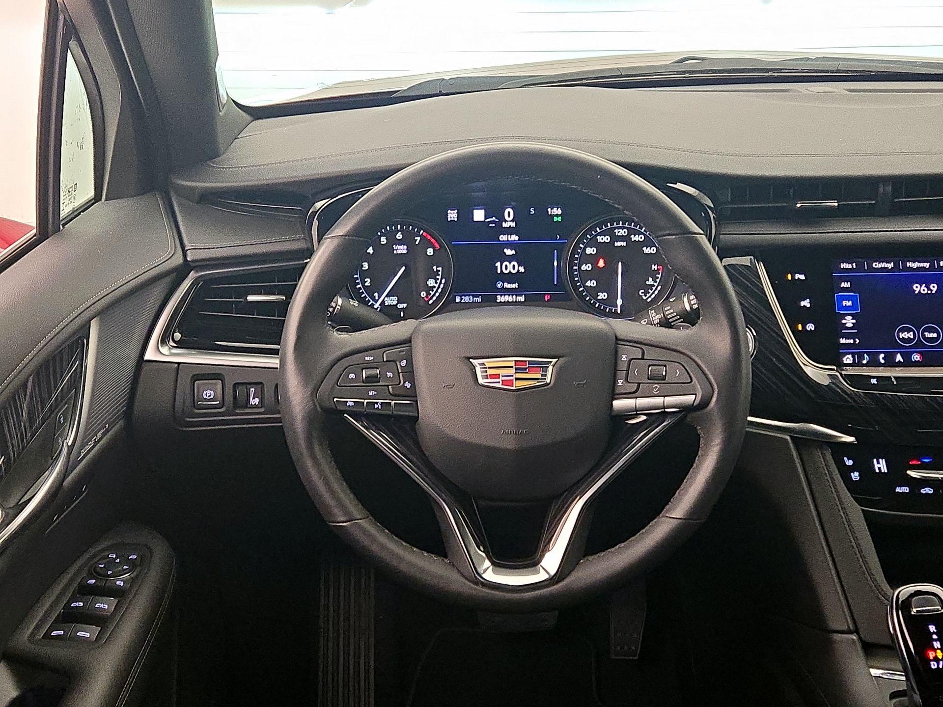 Thumbnail: 2023 Cadillac XT6 - 10