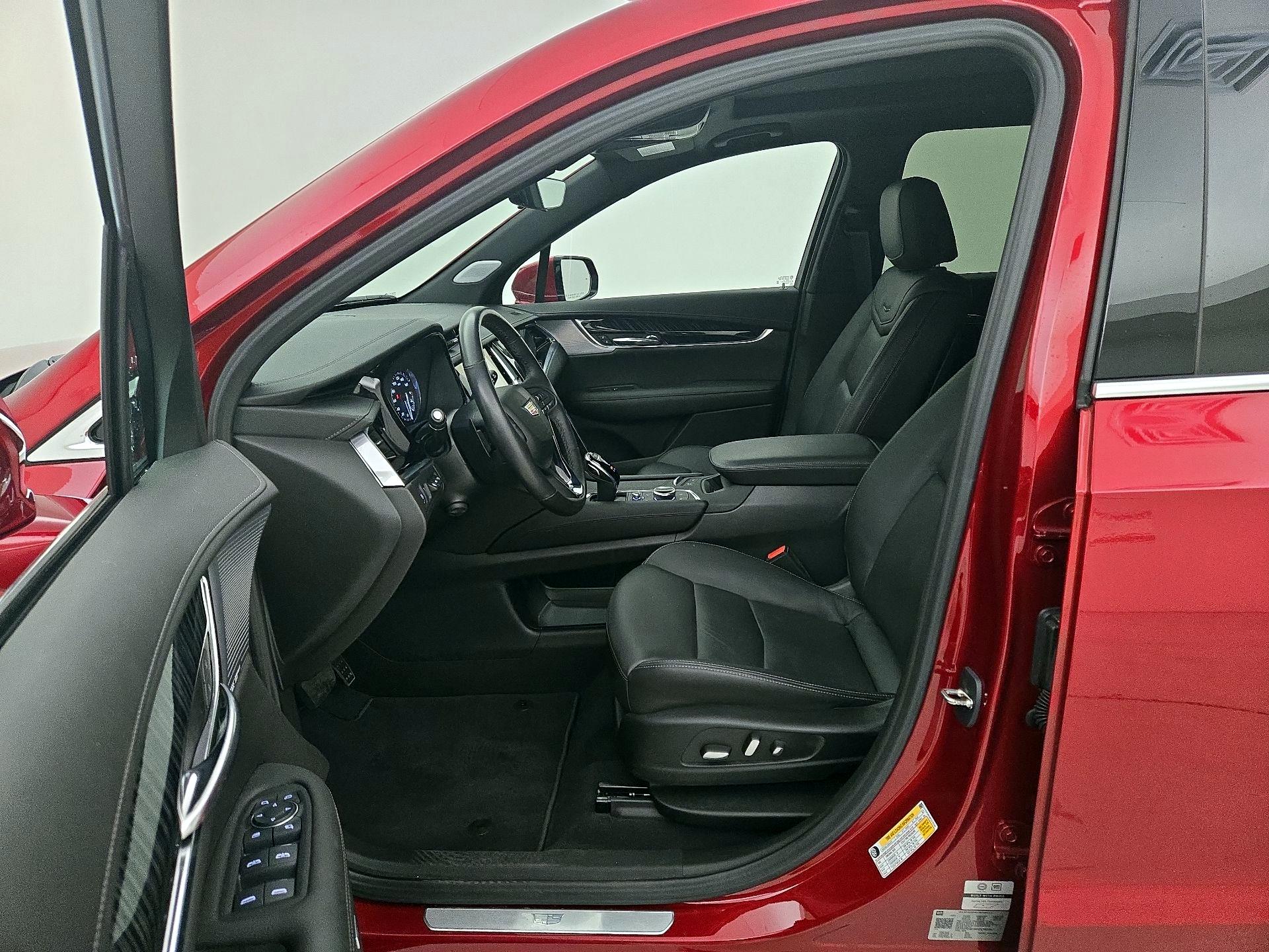 Thumbnail: 2023 Cadillac XT6 - 11