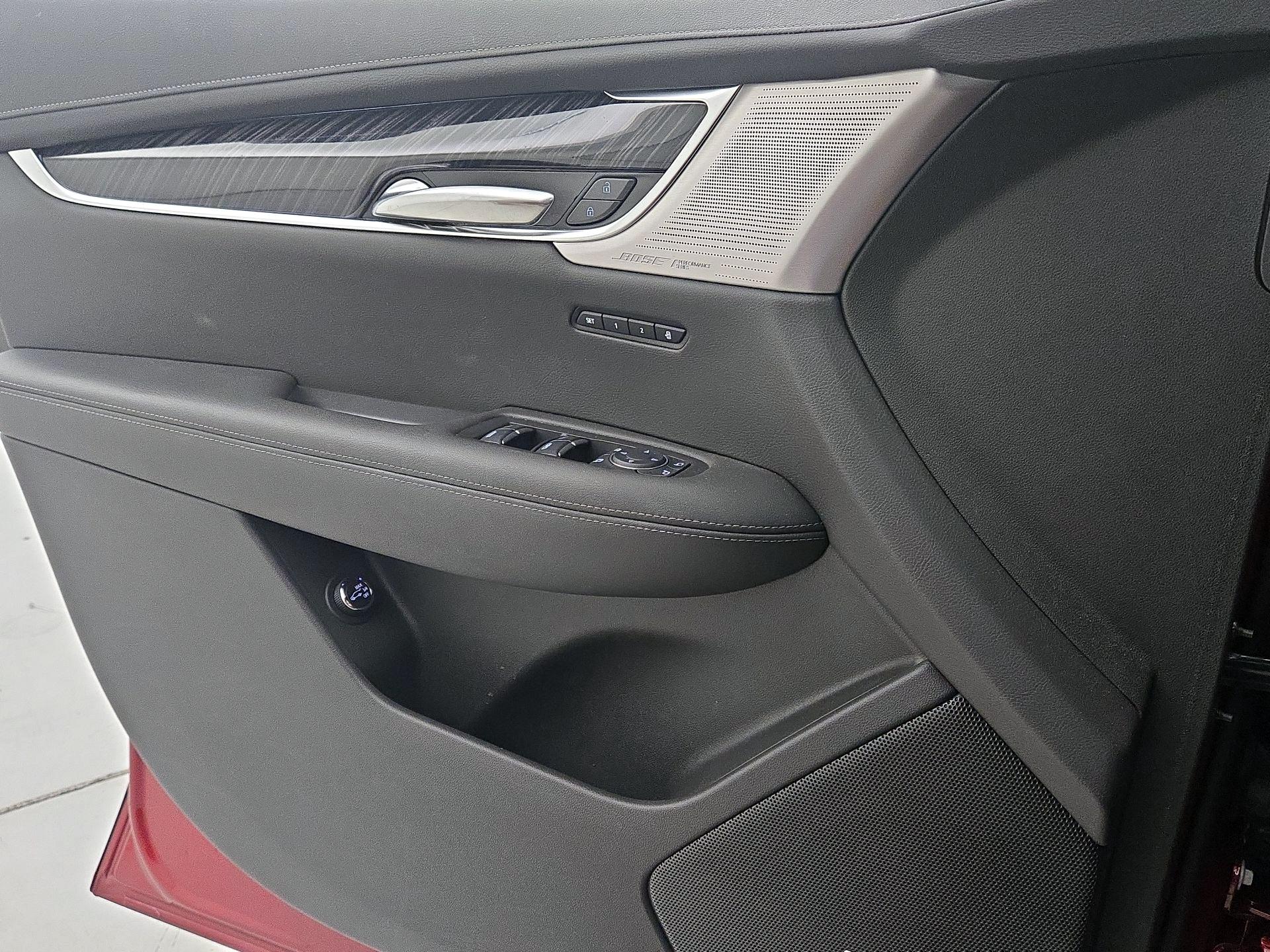 Thumbnail: 2023 Cadillac XT6 - 12