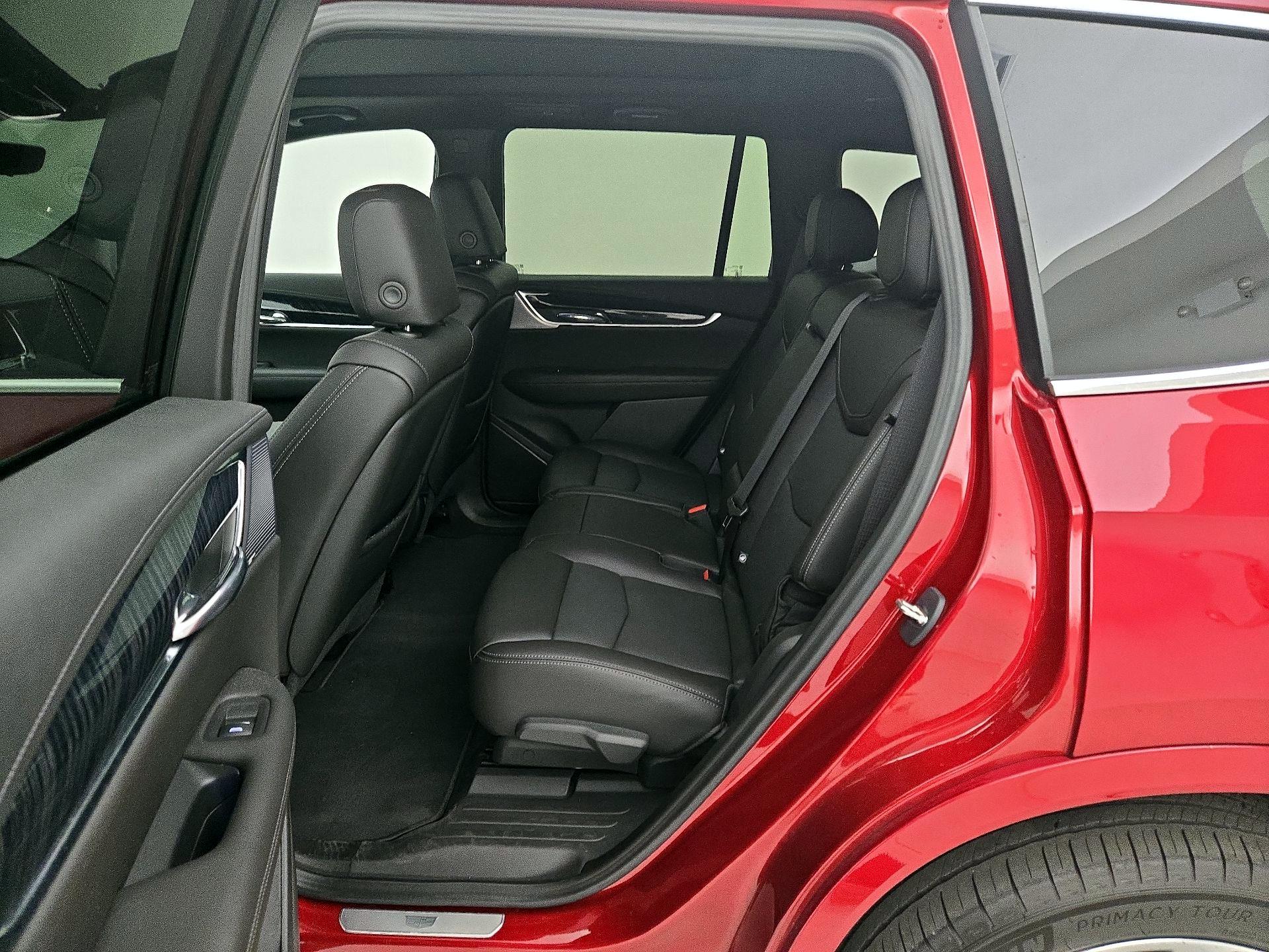 Thumbnail: 2023 Cadillac XT6 - 18