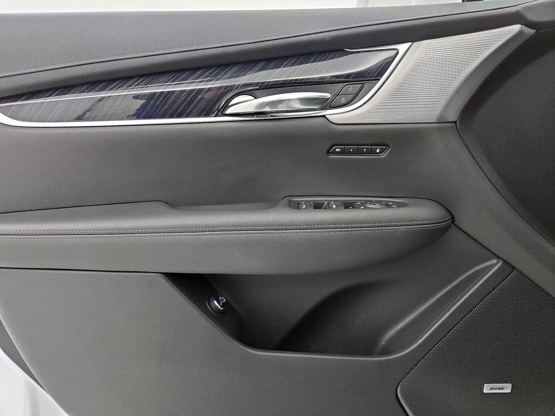 Thumbnail: 2020 Cadillac XT6 - 12