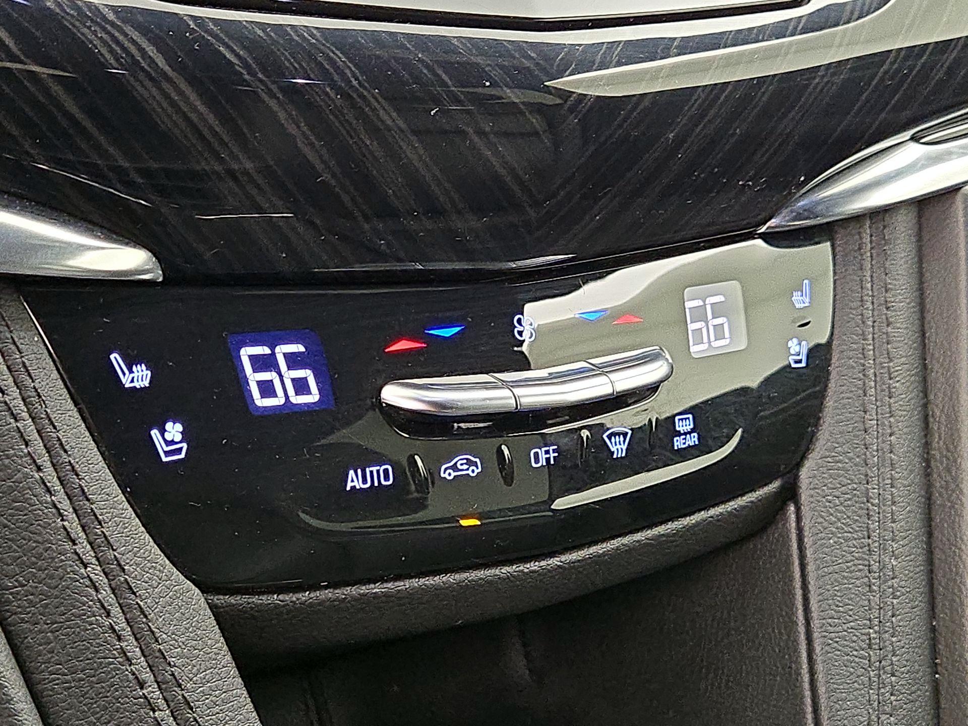 Thumbnail: 2020 Cadillac XT6 - 16