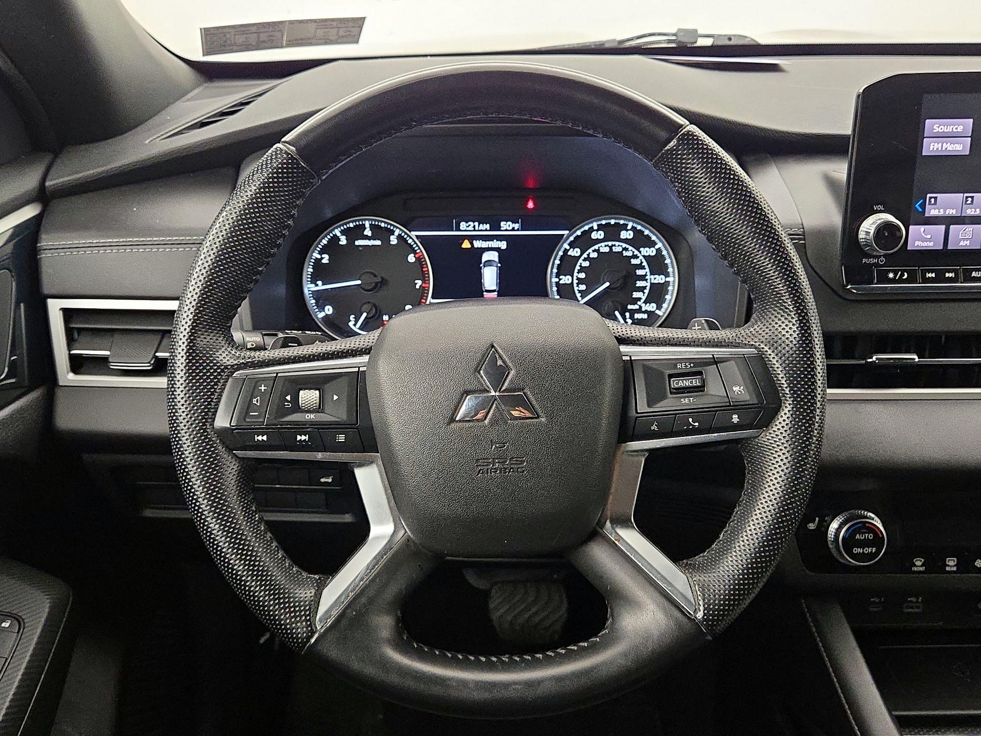 Thumbnail: 2022 Mitsubishi Outlander - 10