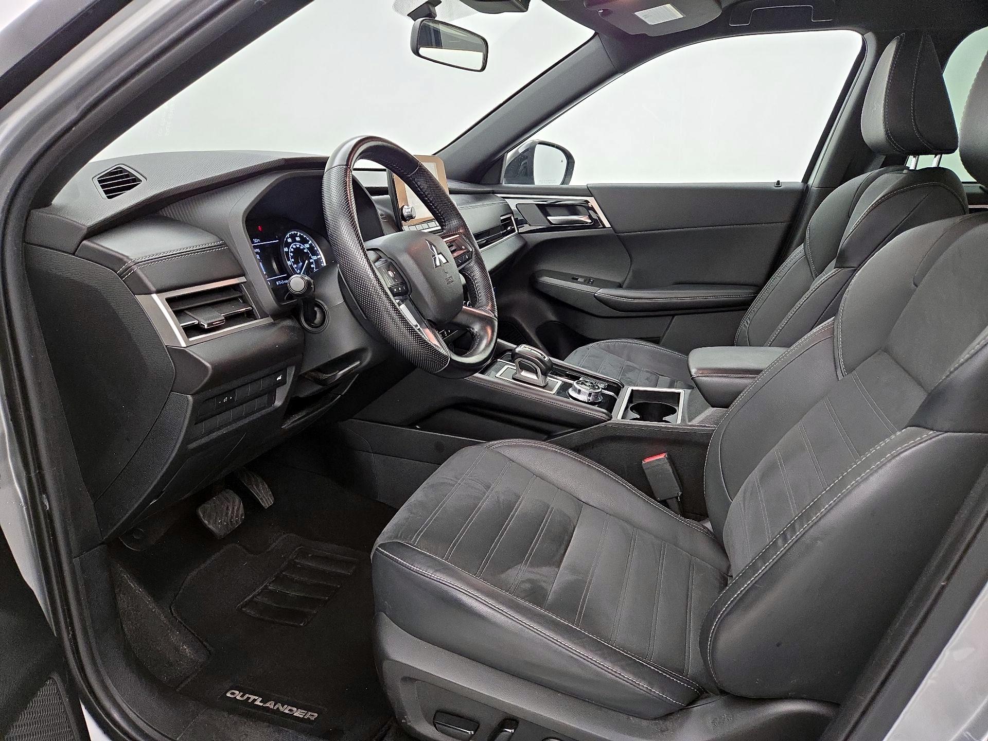 Thumbnail: 2022 Mitsubishi Outlander - 11