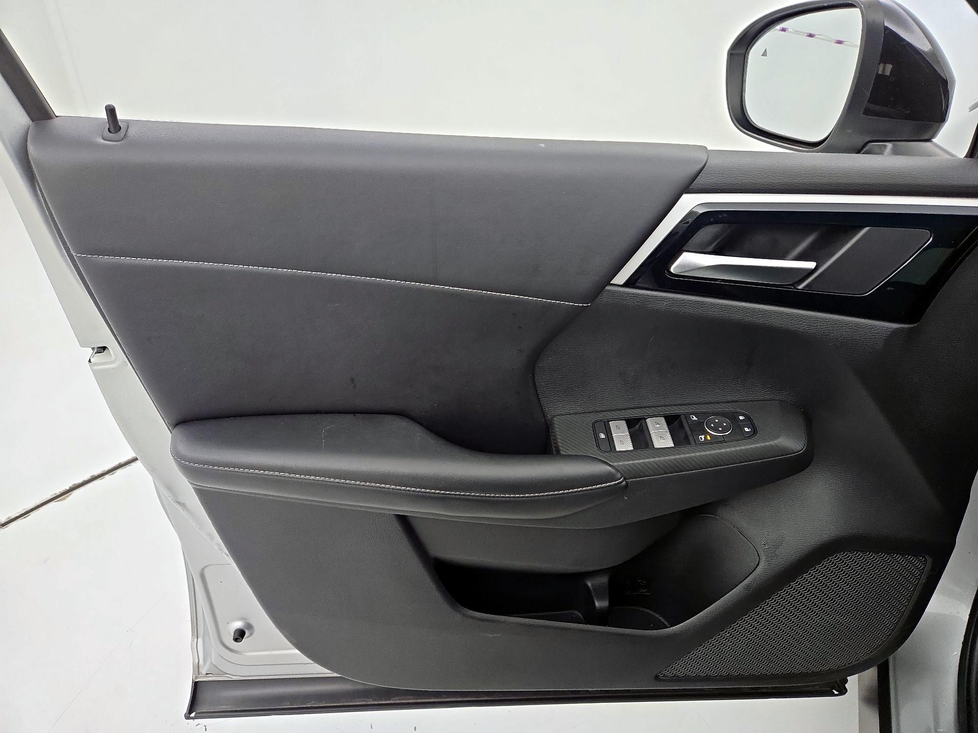 Thumbnail: 2022 Mitsubishi Outlander - 12