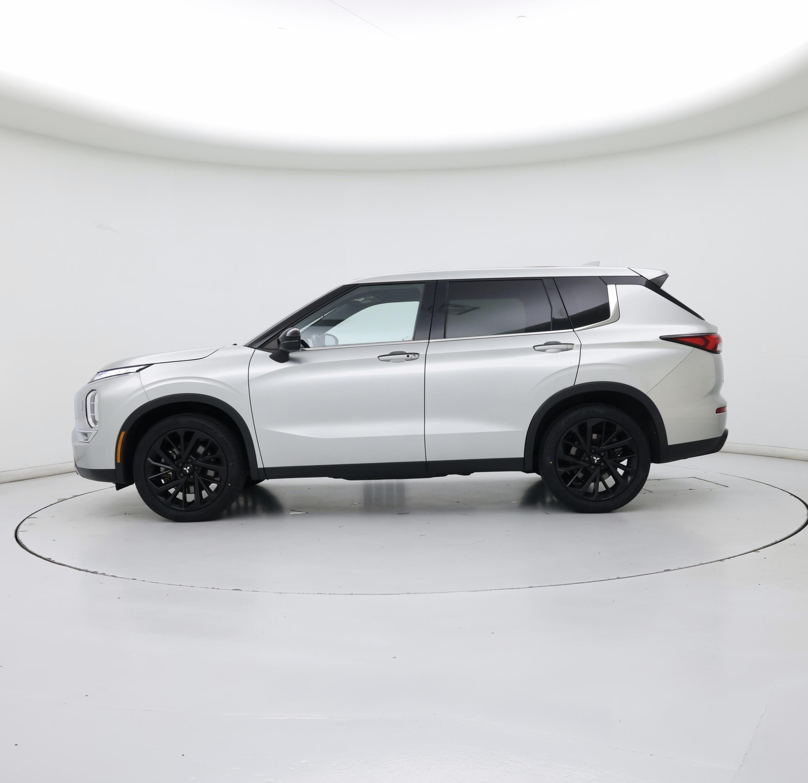 Thumbnail: 2022 Mitsubishi Outlander - 3