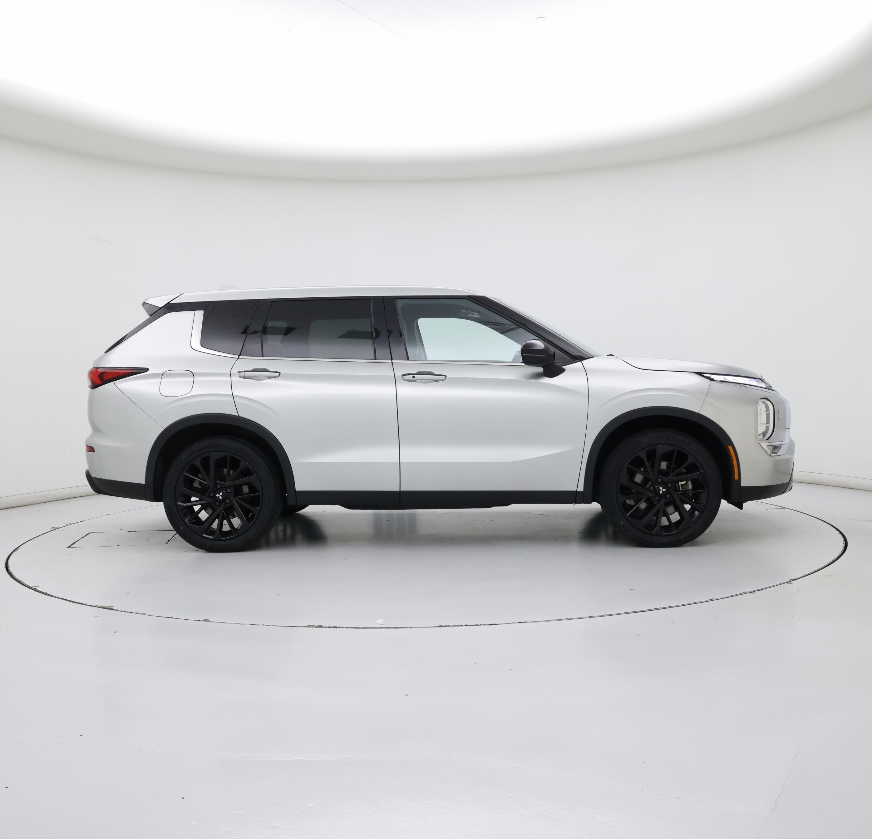 Thumbnail: 2022 Mitsubishi Outlander - 7