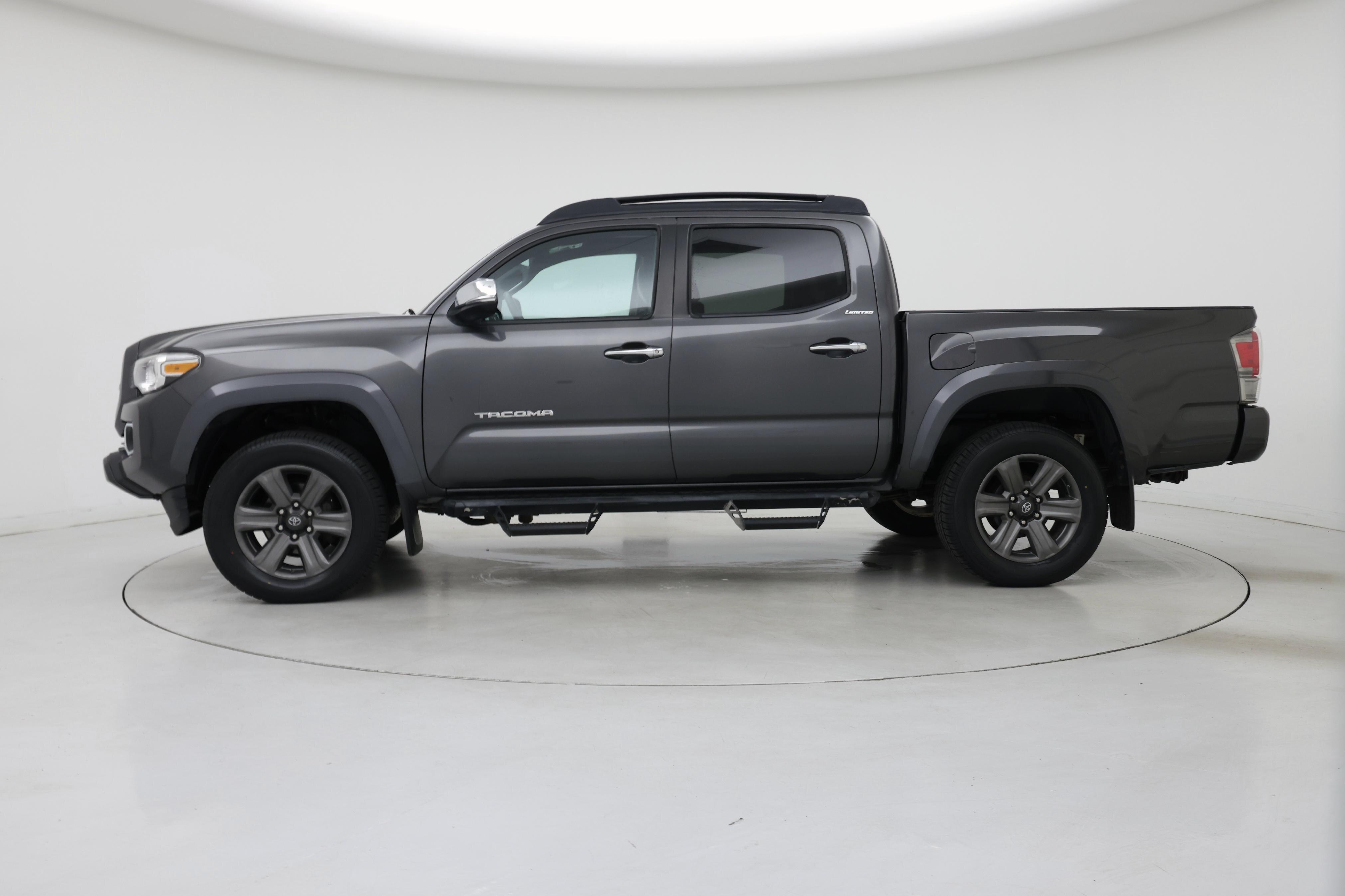 Thumbnail: 2017 Toyota Tacoma - 3
