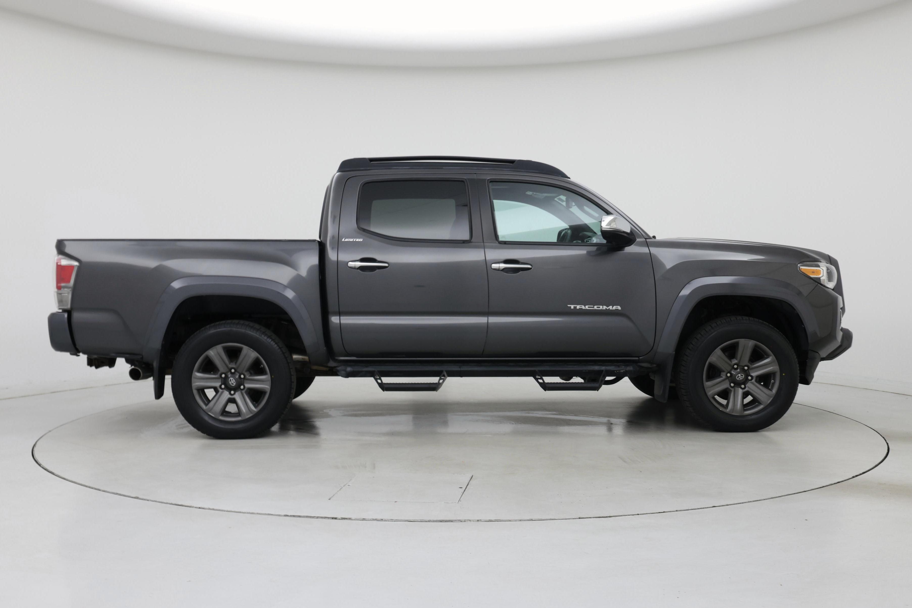 Thumbnail: 2017 Toyota Tacoma - 7