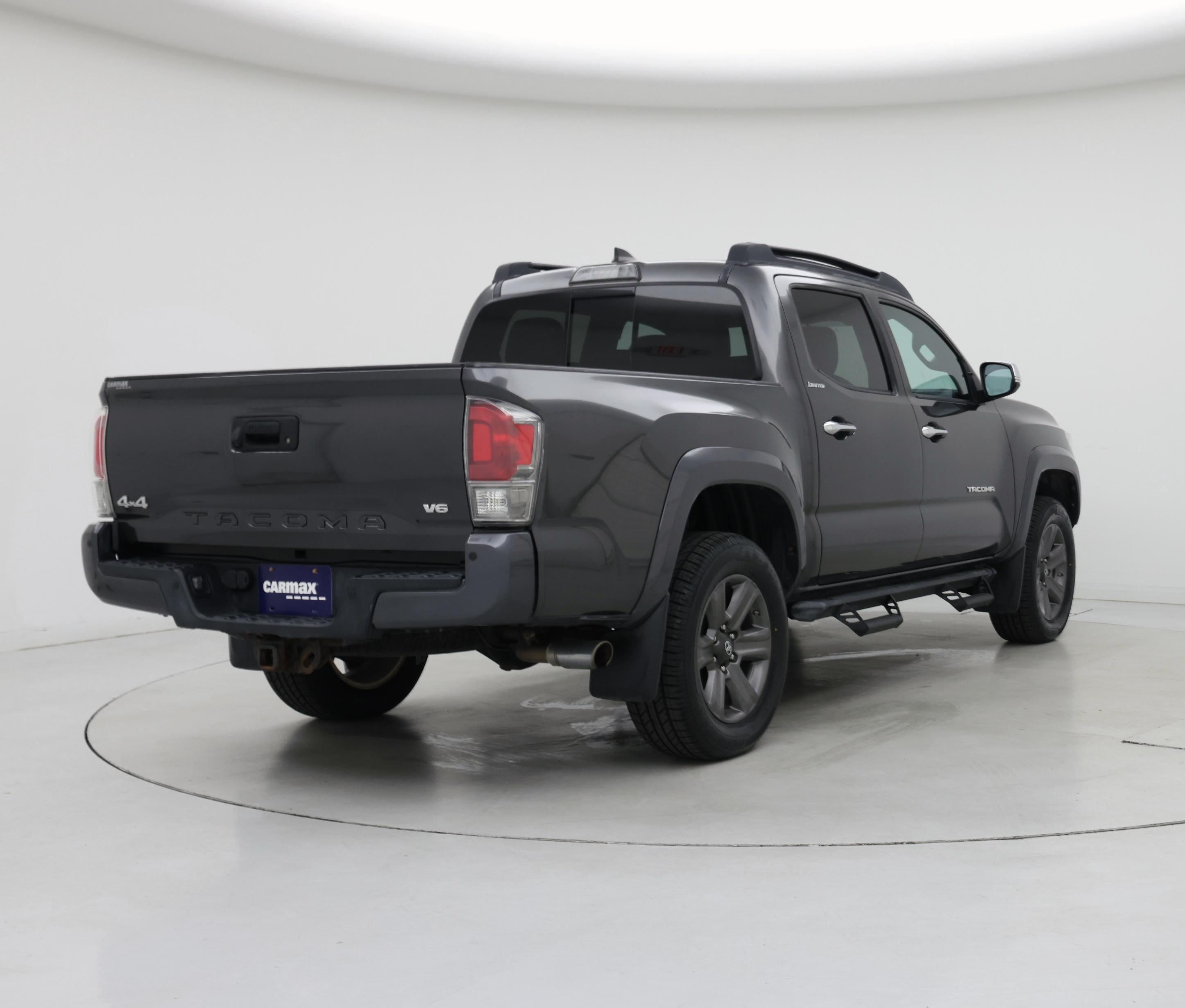 Thumbnail: 2017 Toyota Tacoma - 8