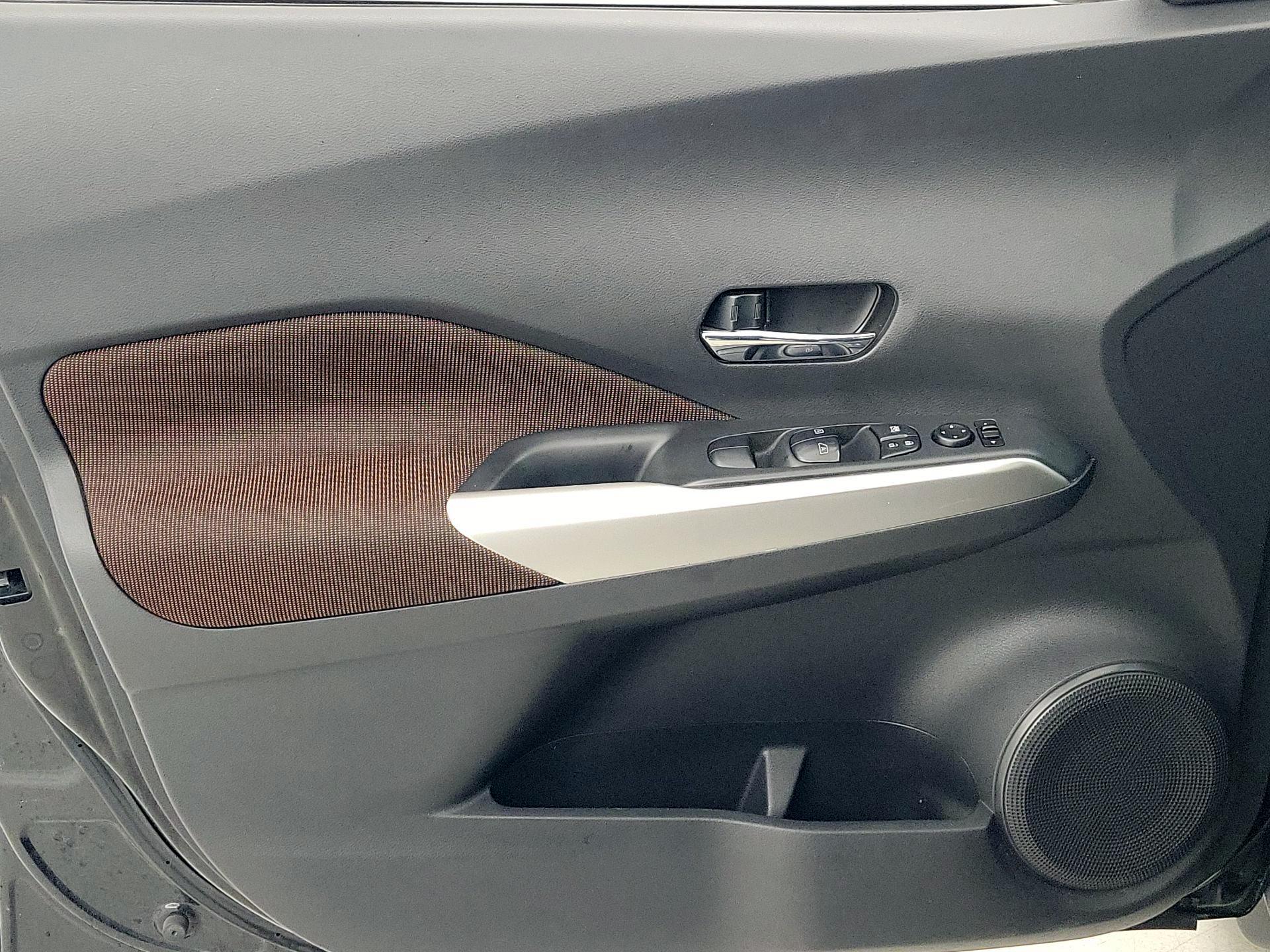 Thumbnail: 2019 Nissan Kicks - 12