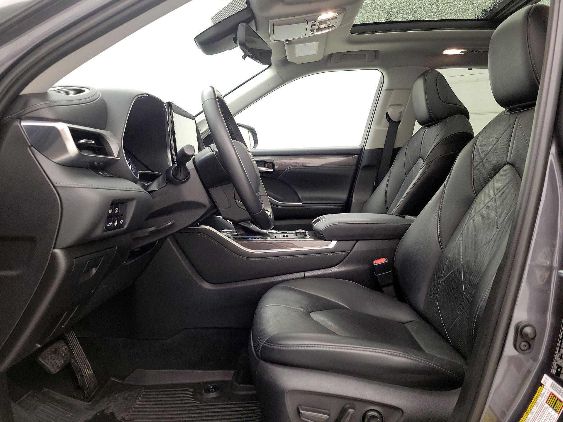 Thumbnail: 2021 Toyota Highlander - 11