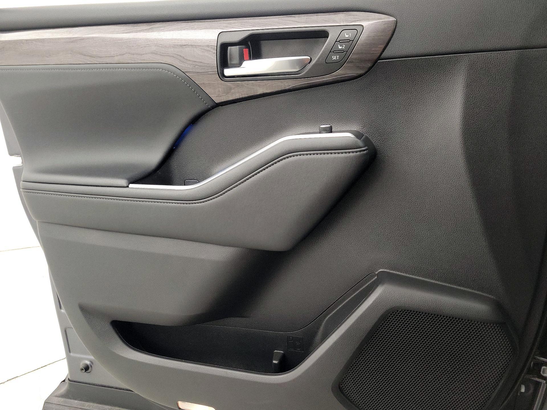 Thumbnail: 2021 Toyota Highlander - 12