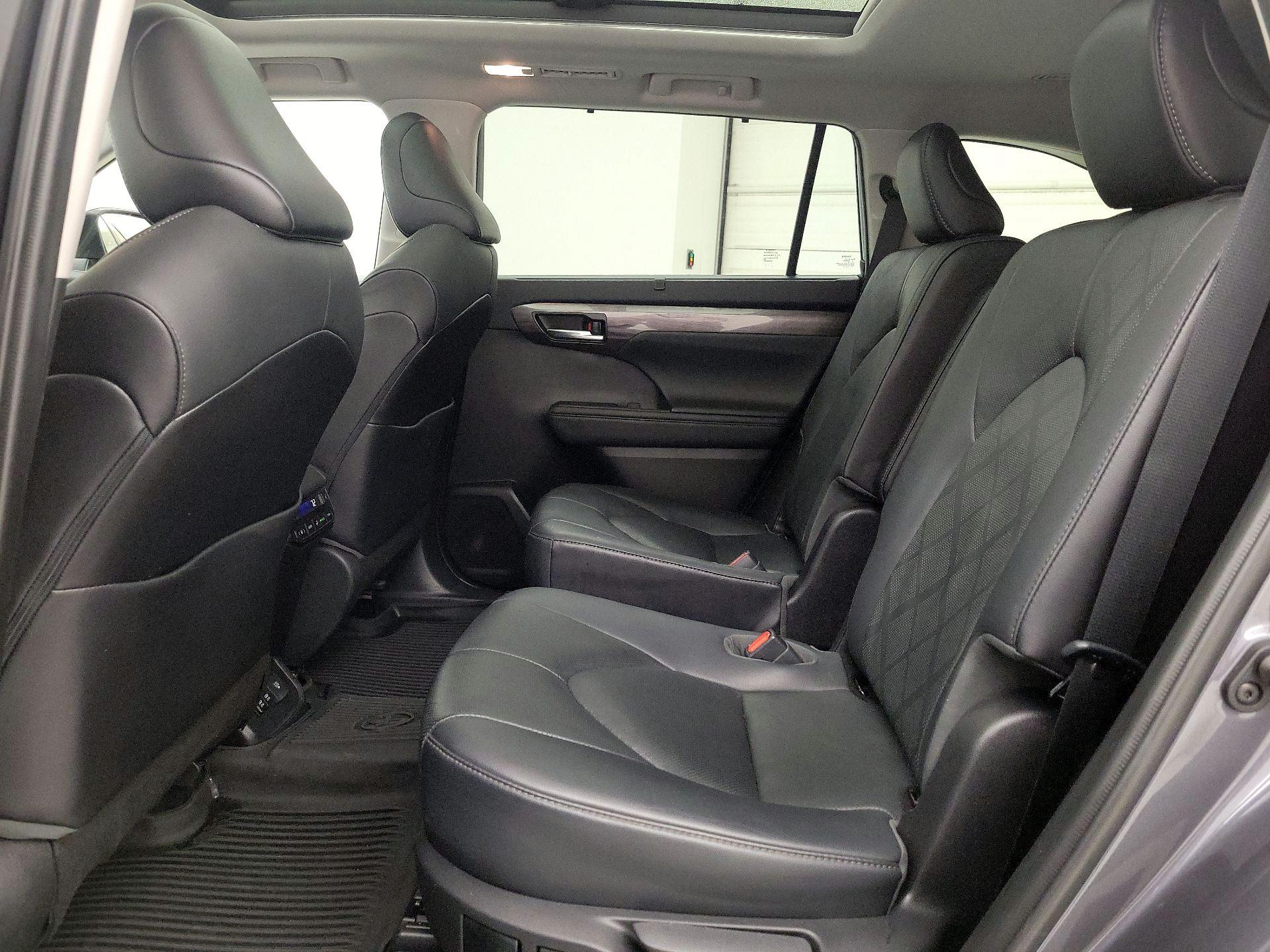 Thumbnail: 2021 Toyota Highlander - 20