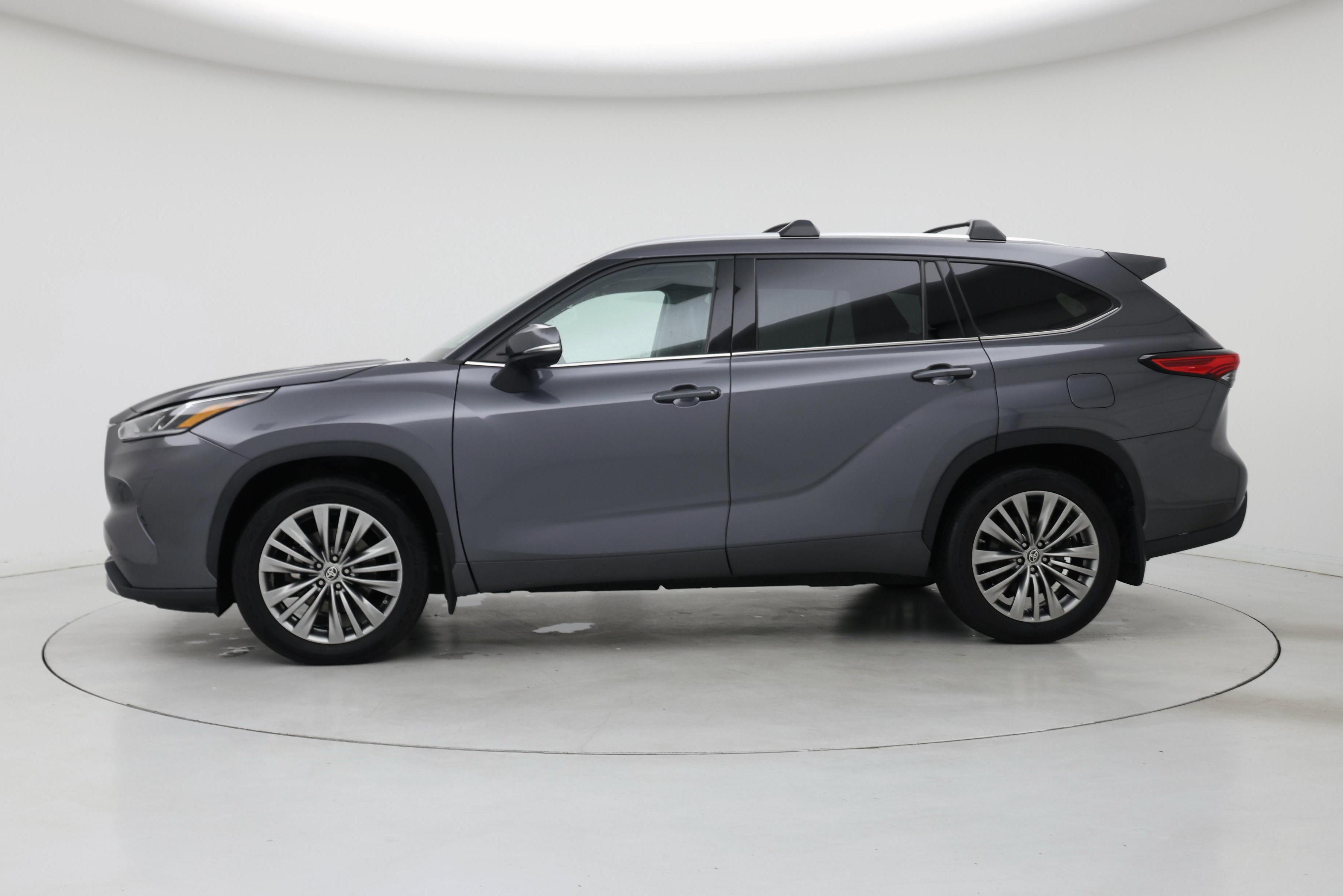 Thumbnail: 2021 Toyota Highlander - 3