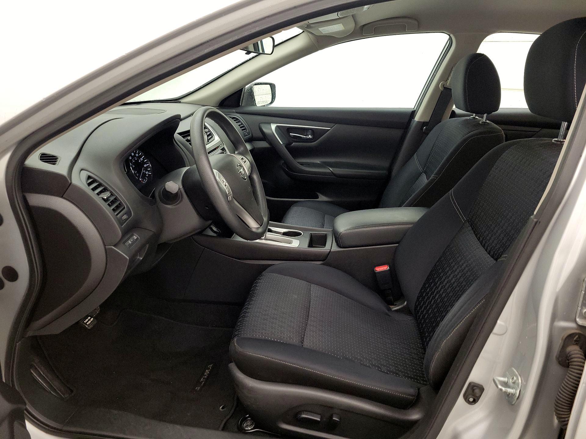 Thumbnail: 2016 Nissan Altima - 11