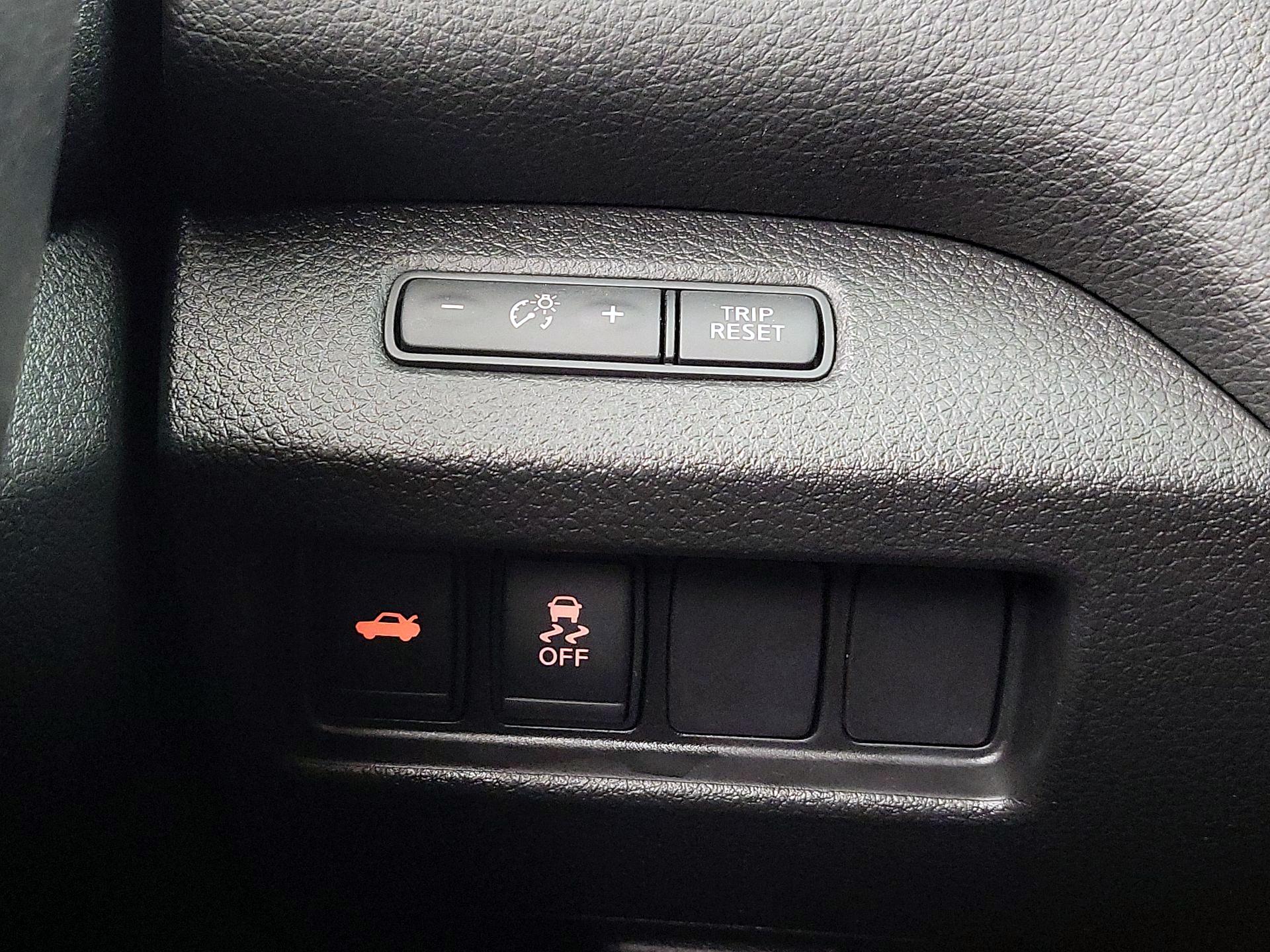 Thumbnail: 2016 Nissan Altima - 13