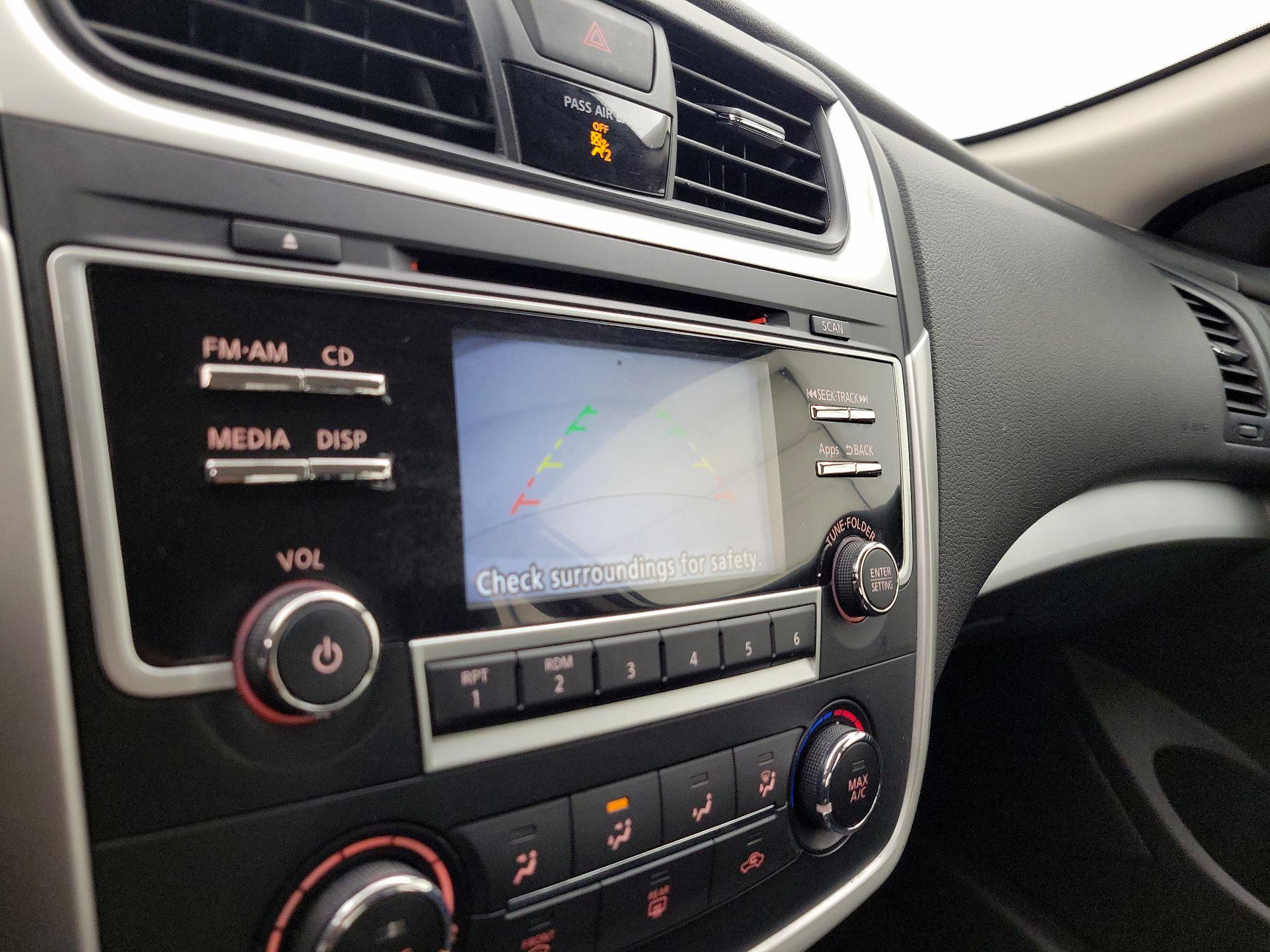 Thumbnail: 2016 Nissan Altima - 14