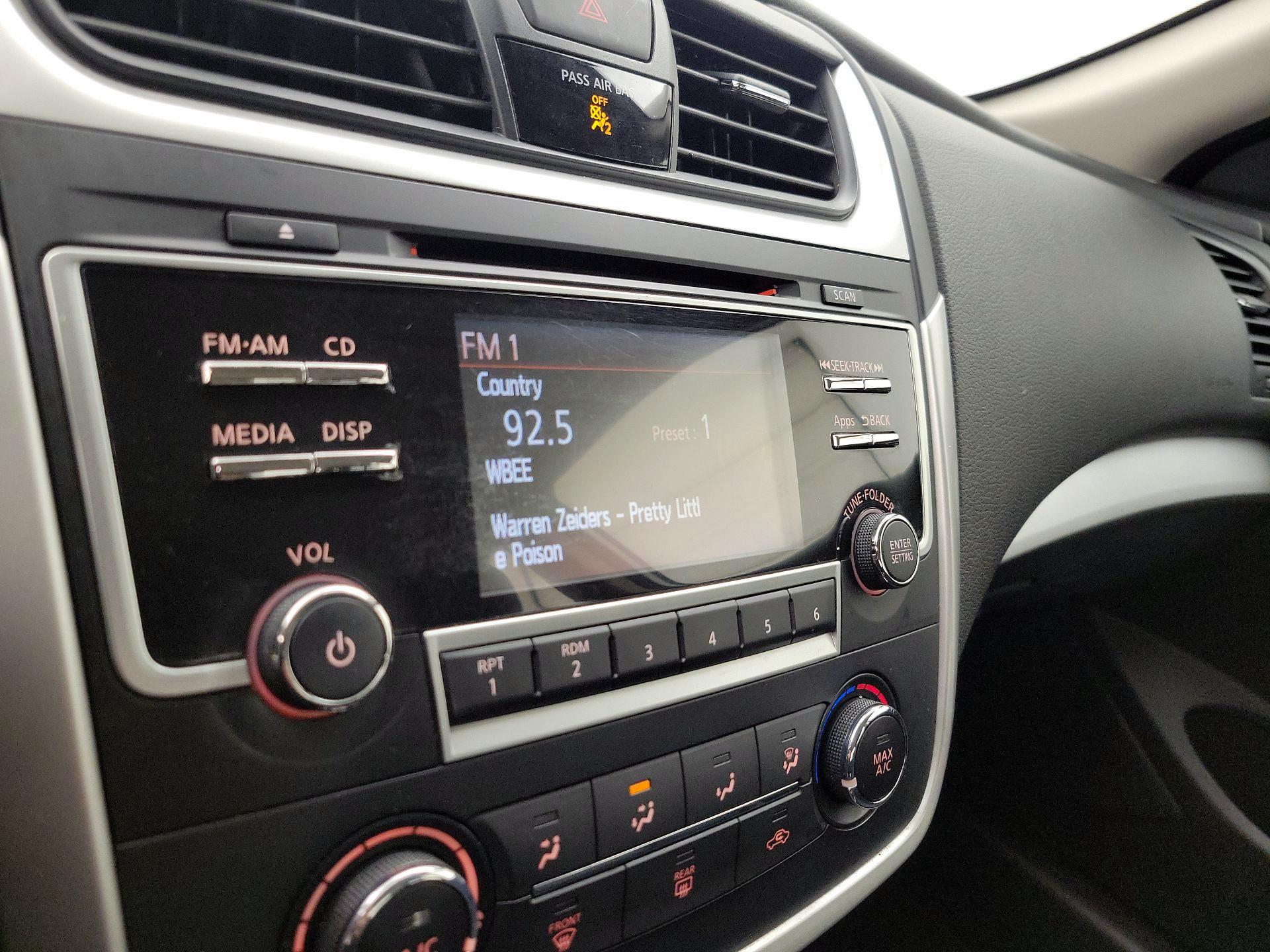 Thumbnail: 2016 Nissan Altima - 15