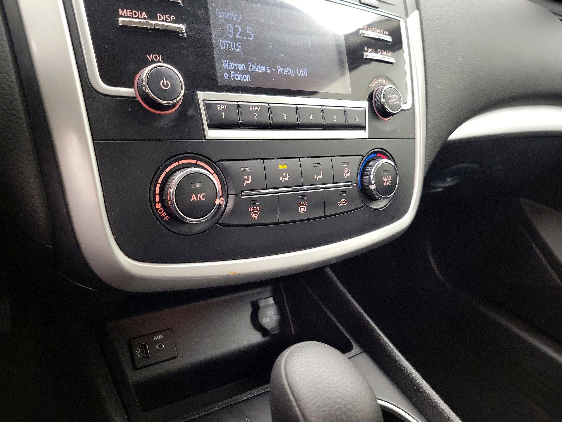 Thumbnail: 2016 Nissan Altima - 16