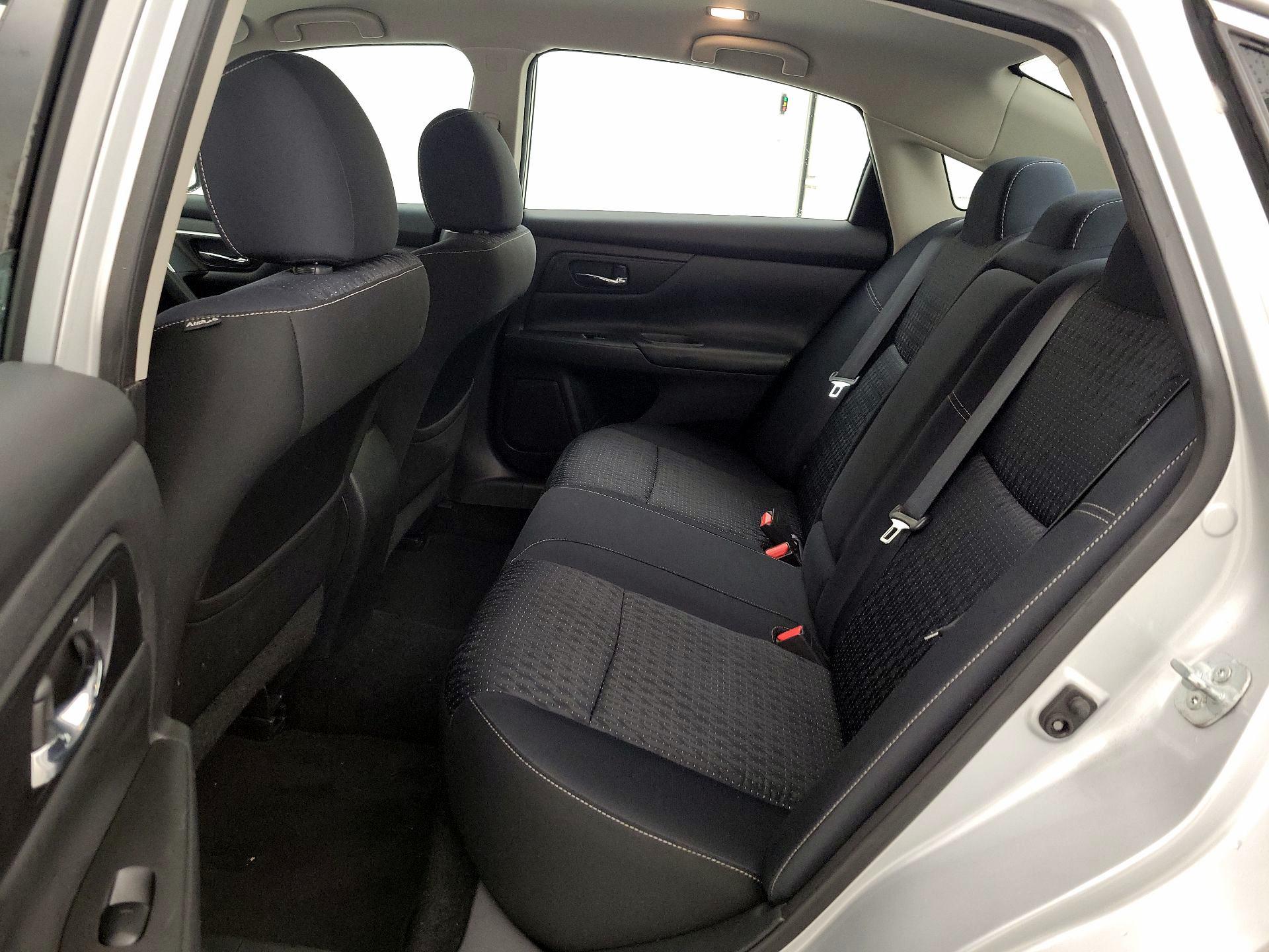 Thumbnail: 2016 Nissan Altima - 19