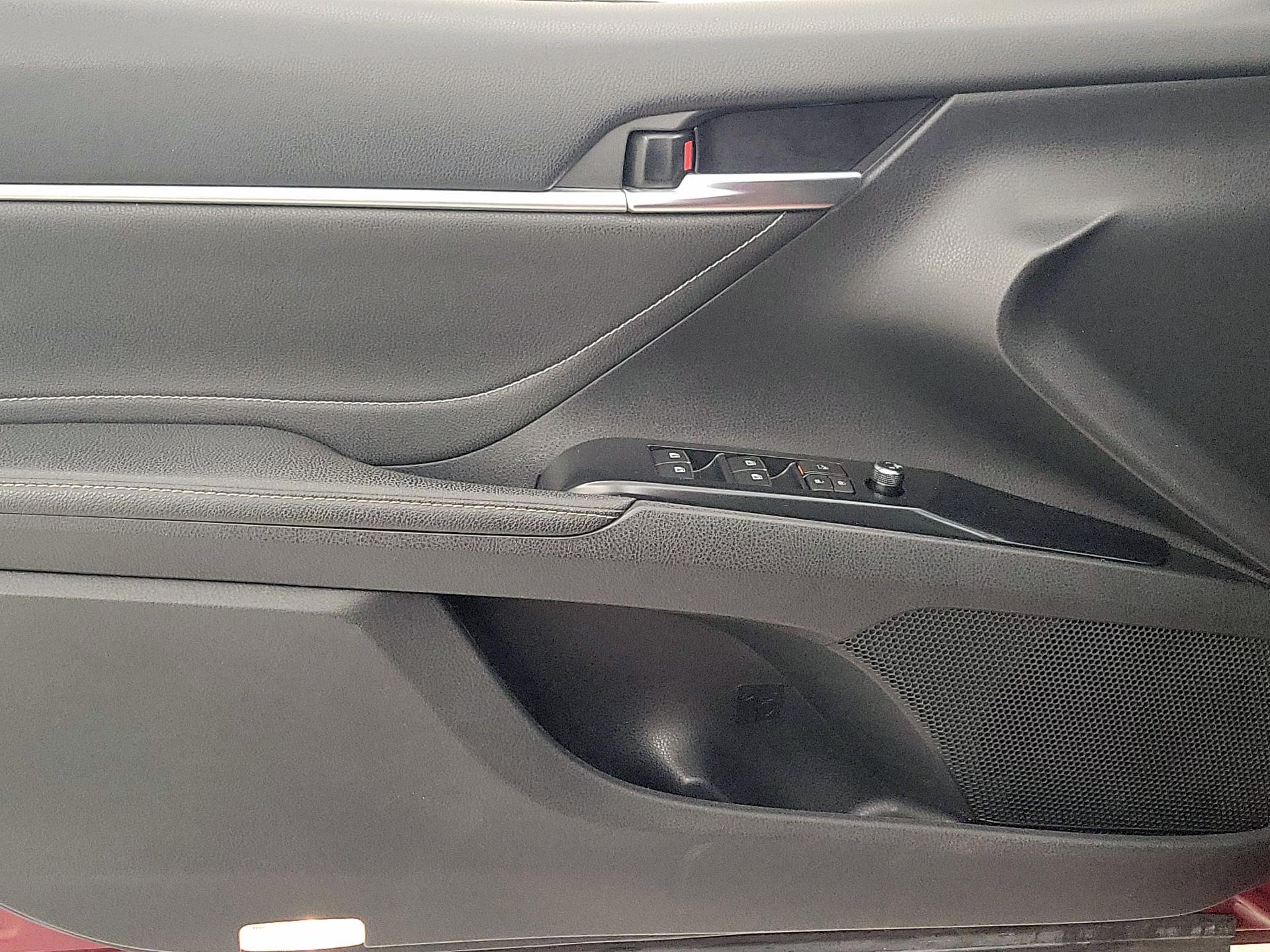 Thumbnail: 2018 Toyota Camry - 12