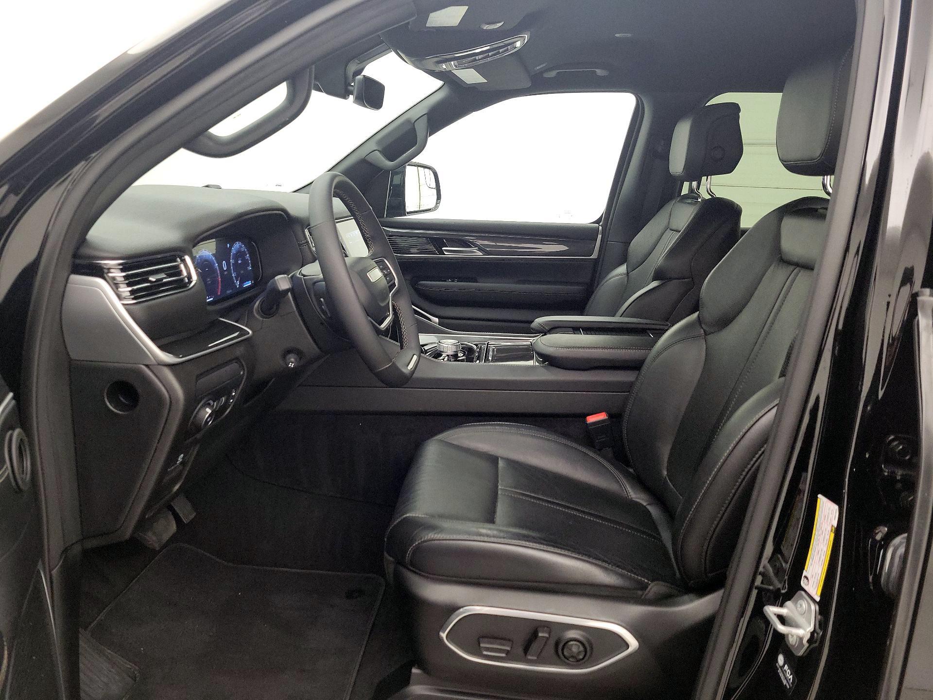 Thumbnail: 2023 Jeep Wagoneer - 11