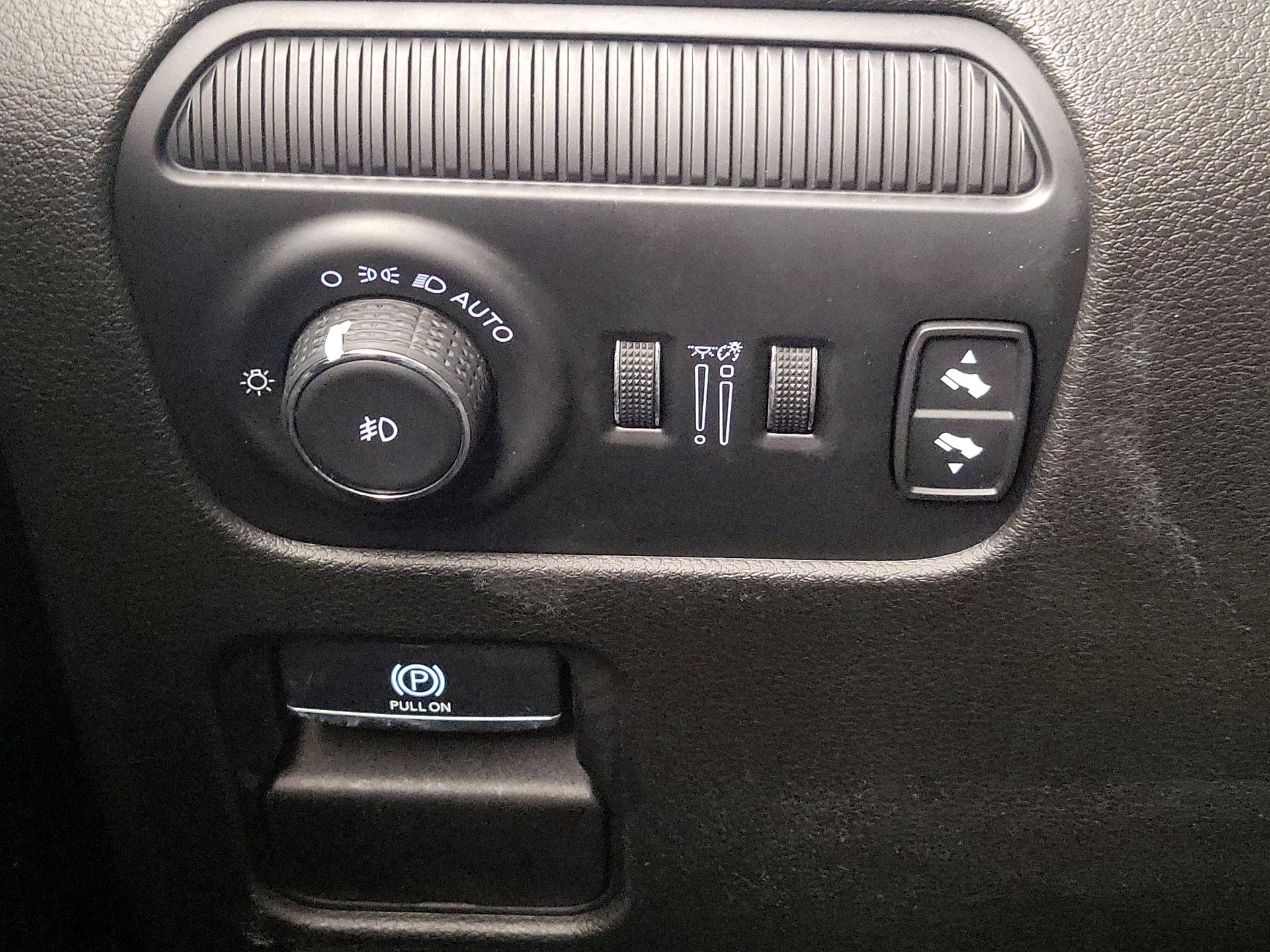 Thumbnail: 2023 Jeep Wagoneer - 13