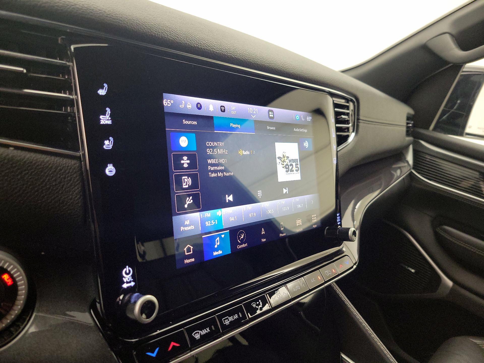 Thumbnail: 2023 Jeep Wagoneer - 16