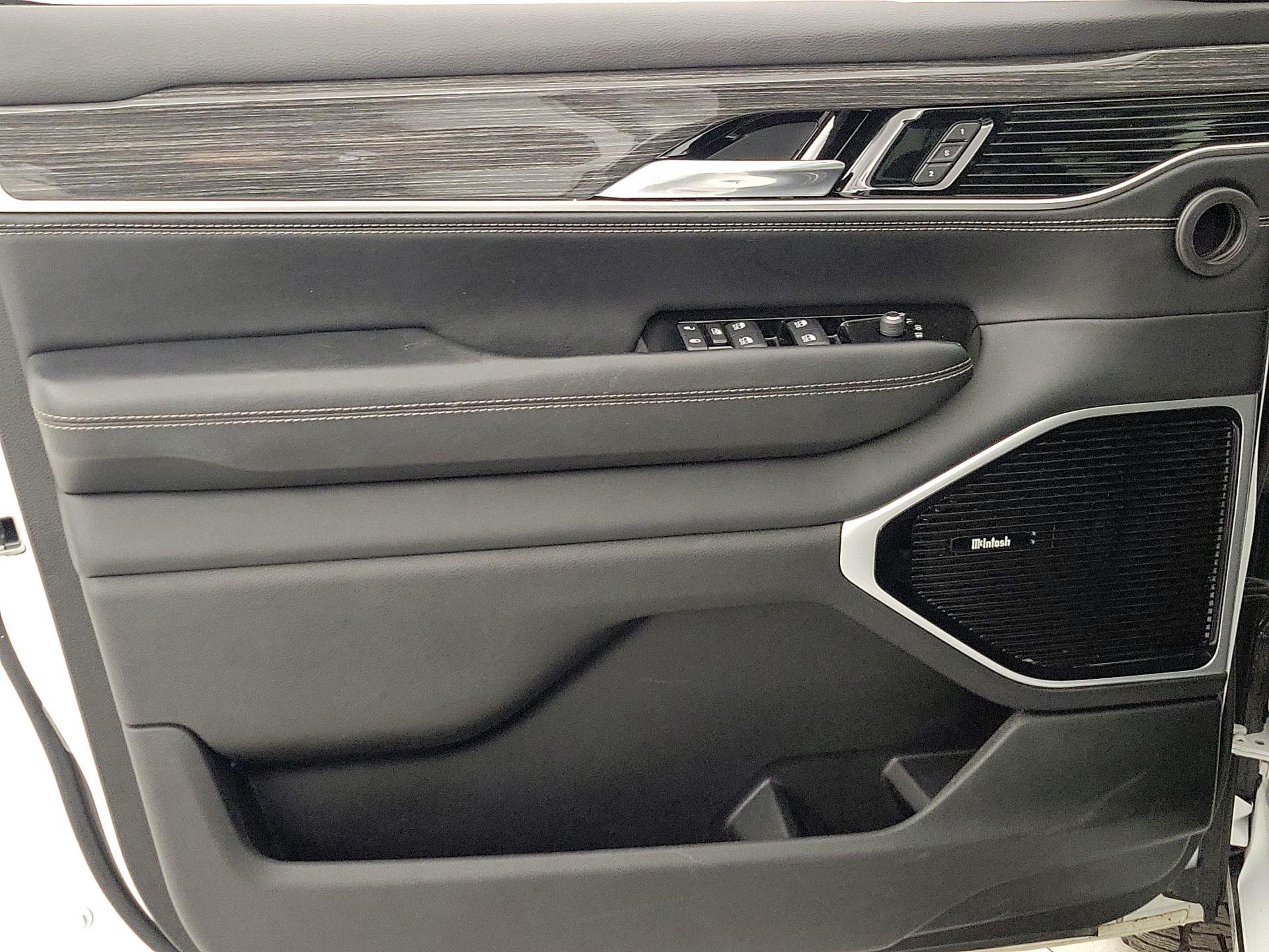 Thumbnail: 2022 Jeep Wagoneer - 12