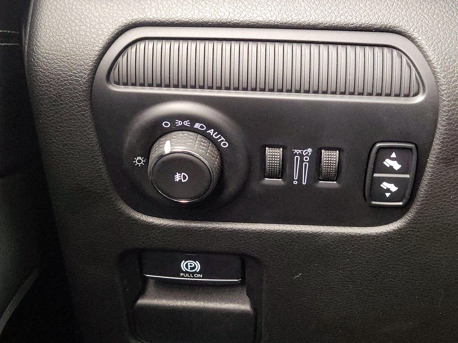 Thumbnail: 2022 Jeep Wagoneer - 13