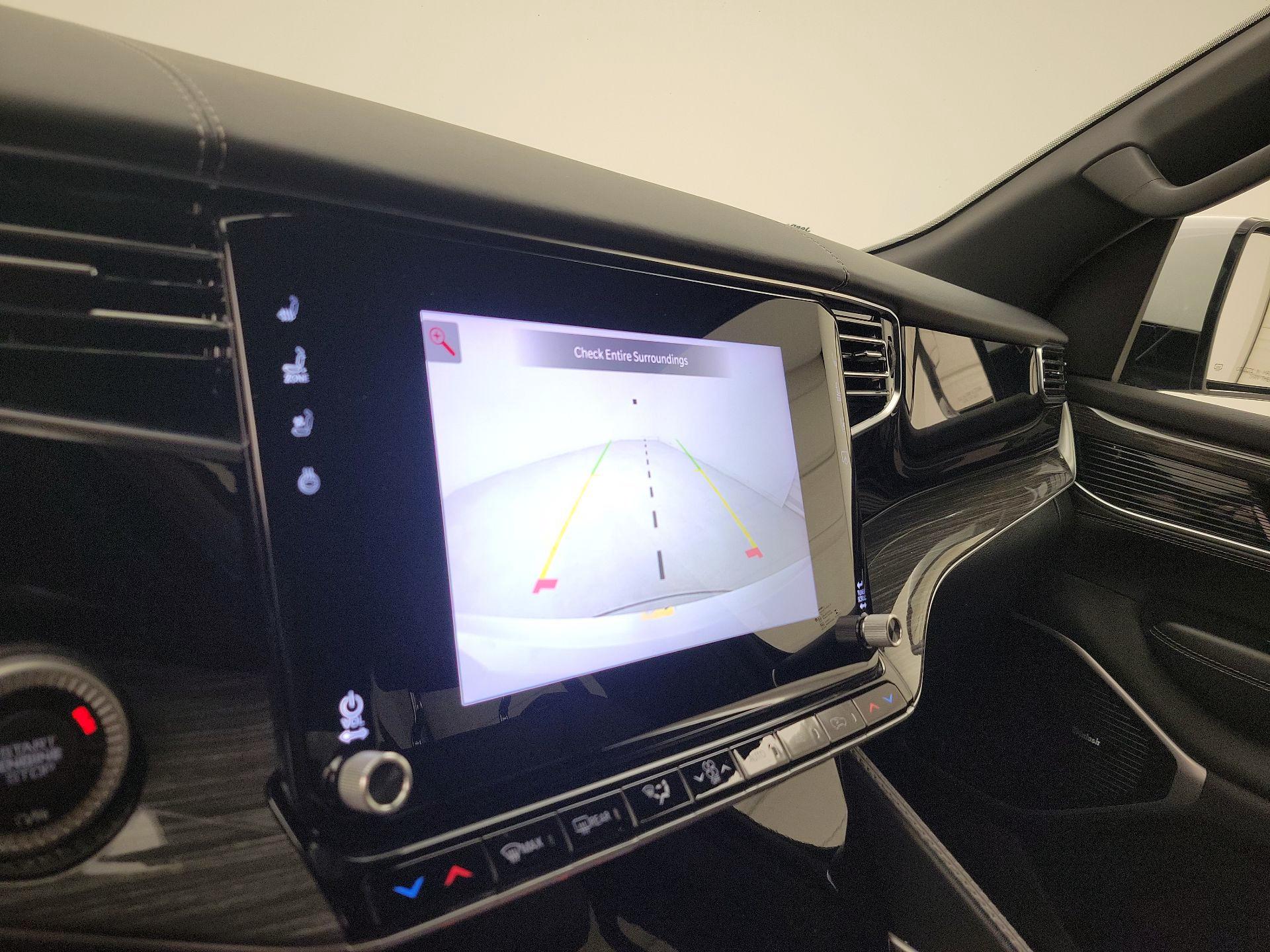 Thumbnail: 2022 Jeep Wagoneer - 15