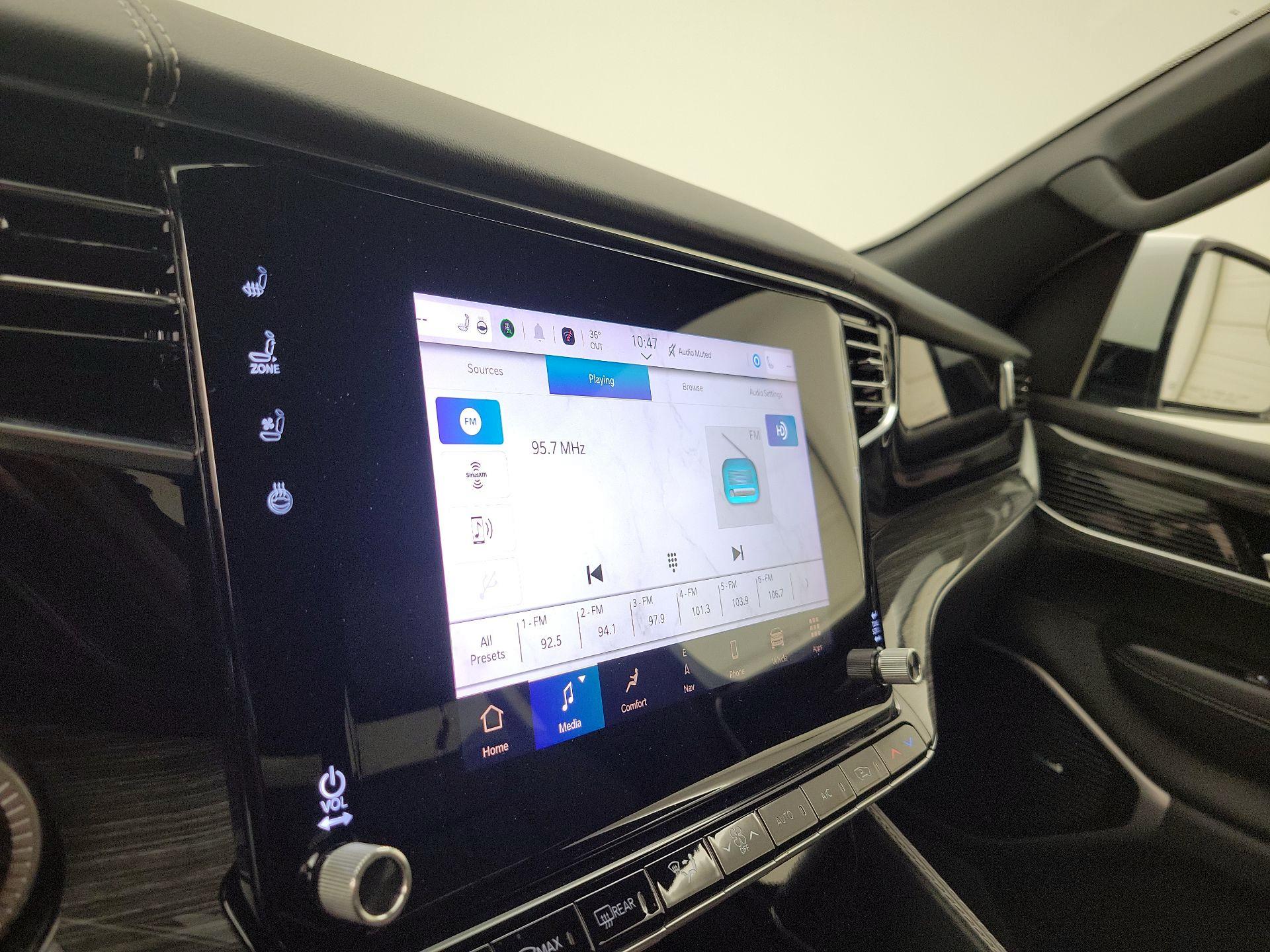 Thumbnail: 2022 Jeep Wagoneer - 16